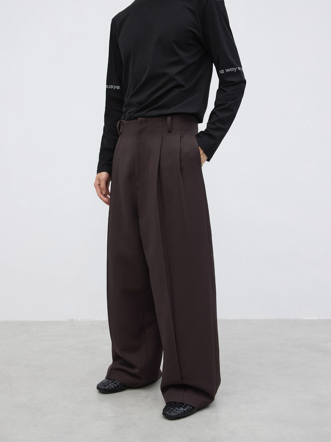 Yausye 83 Pleated Straight Trousers