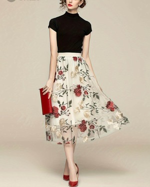 ローズ・メドゥ　薔薇刺繍のスカート　M25187