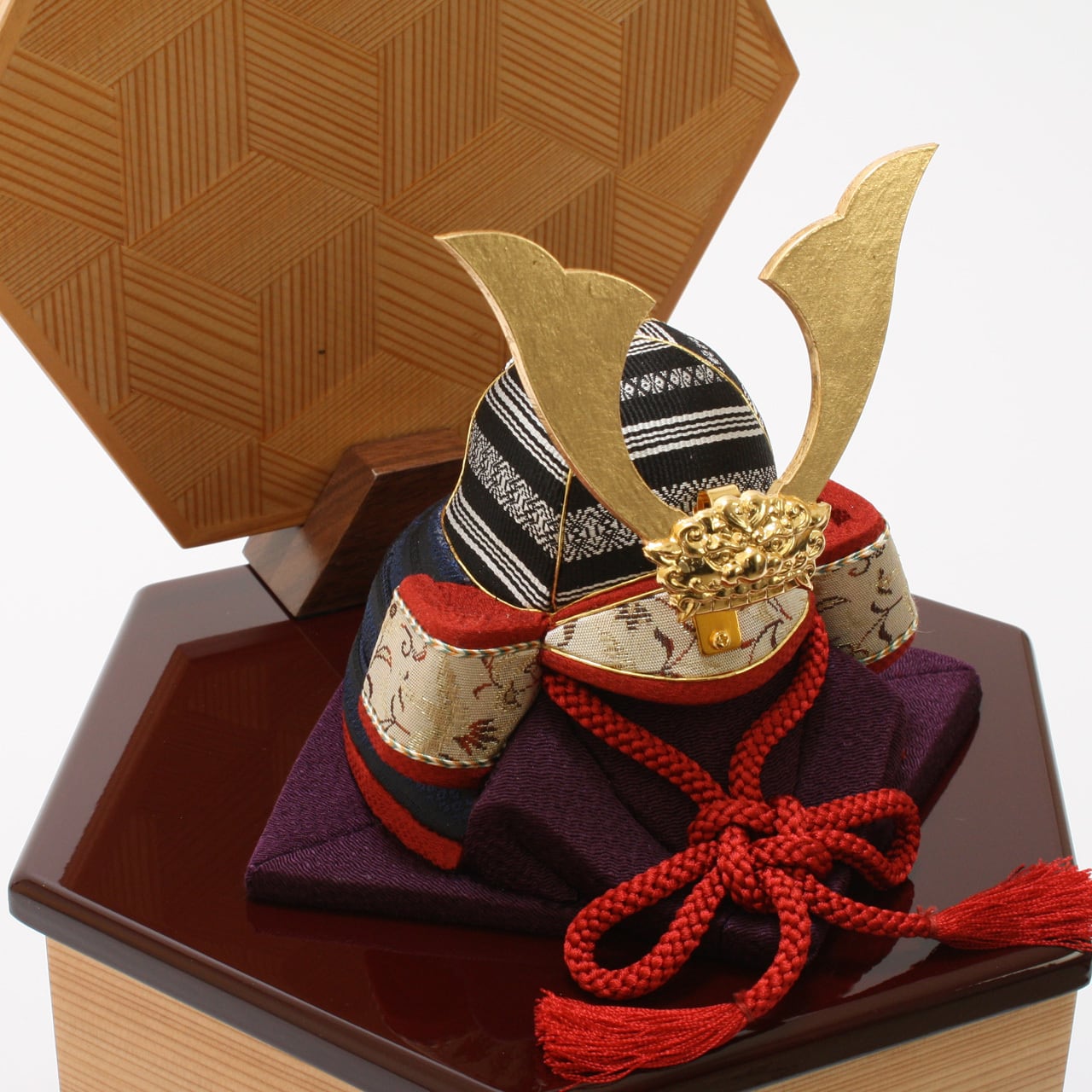 【新品•未使用•木箱入り】今右衛門　宮内庁御用達　重要無形文化財　一輪挿し 新品•未使用•木箱入り】今右衛門 宮内庁御用達 重要無形文化財