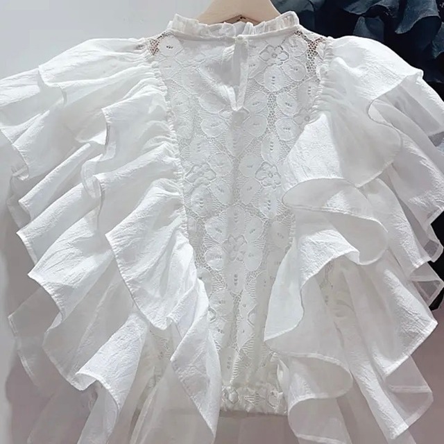 フリルショート丈トップス