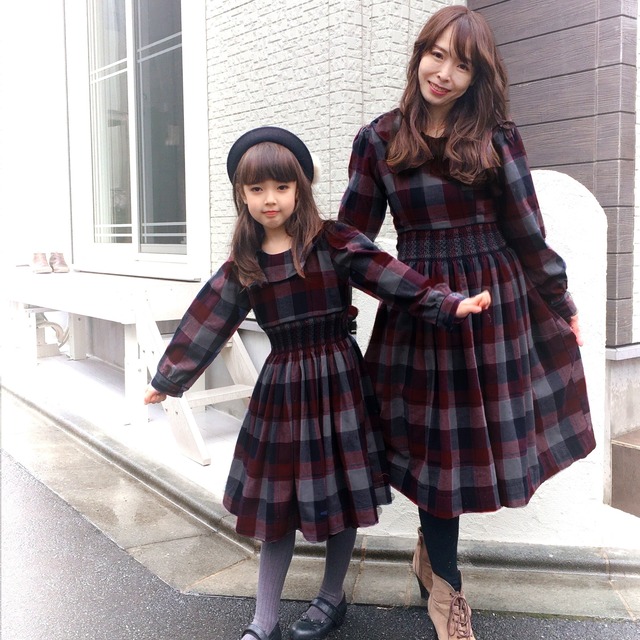 140あり 親子コーデ スモッキングワンピースネイビー ボルドー マドラスチェック Heart Spring スモッキングワンピースと可愛い子供服
