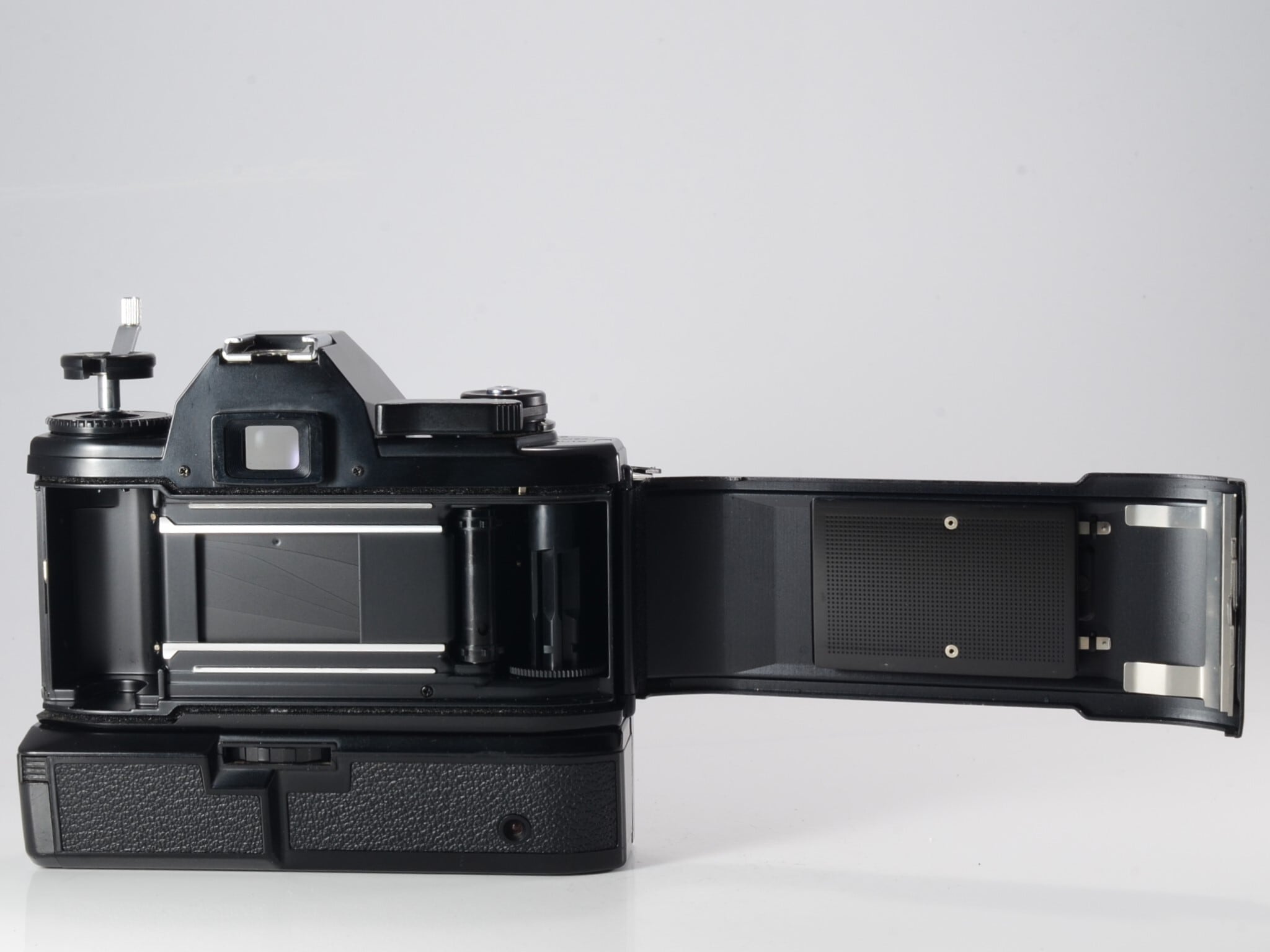㈱ニコン贈の銘が入った品！実働品！Nikon EM +モータードライブMD-E付 Nikon EM ボディ MD-E モータードライブ付 ニコン (61102