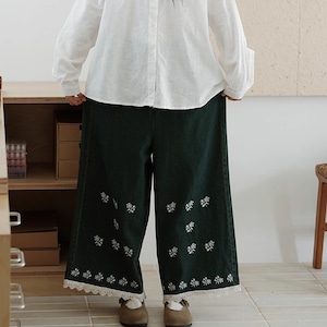 ランダムフラワー刺繍デニムパンツ ・8699 ランダムフラワー刺繍デニムパンツ ・8699