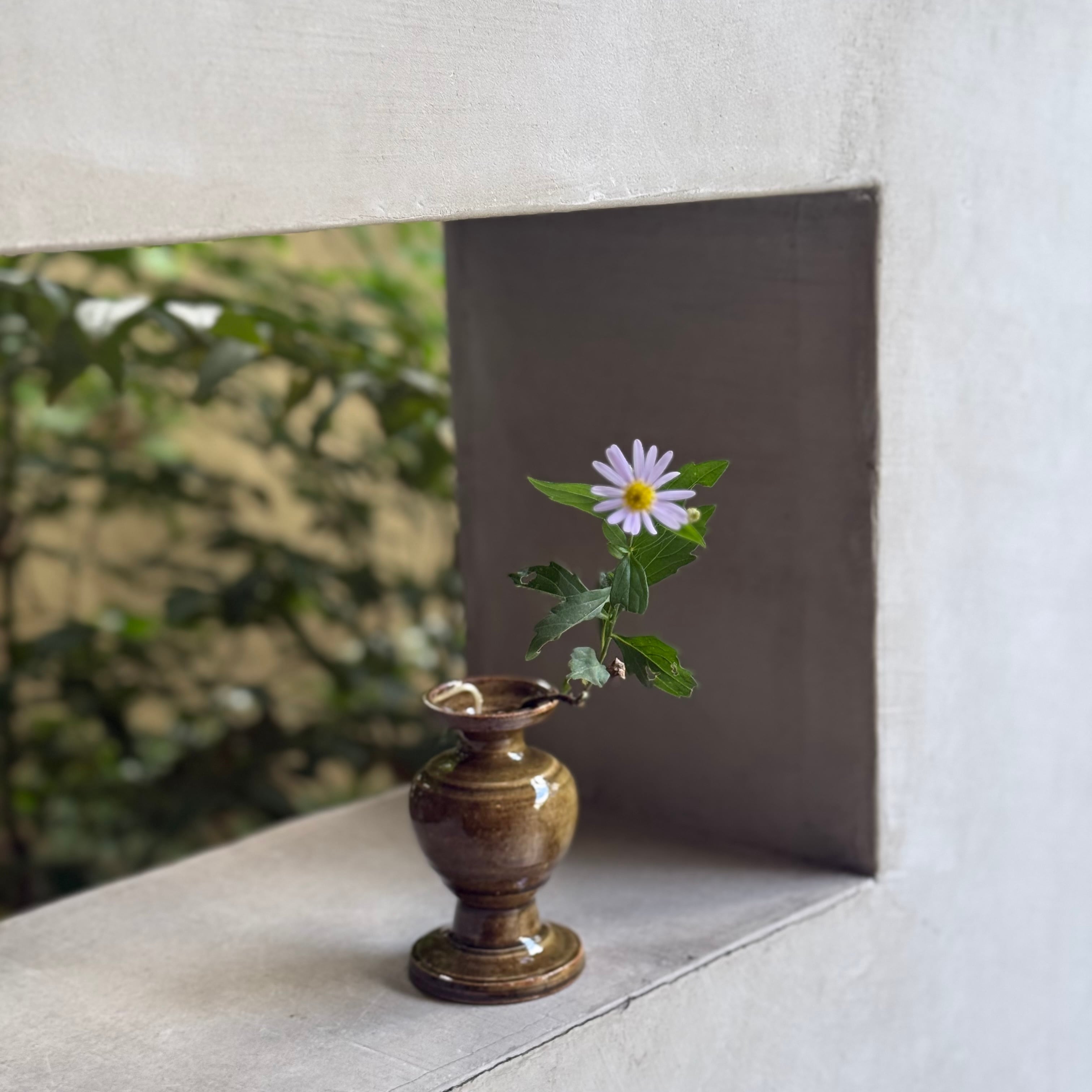 日高伸治   アメ緑釉 華瓶