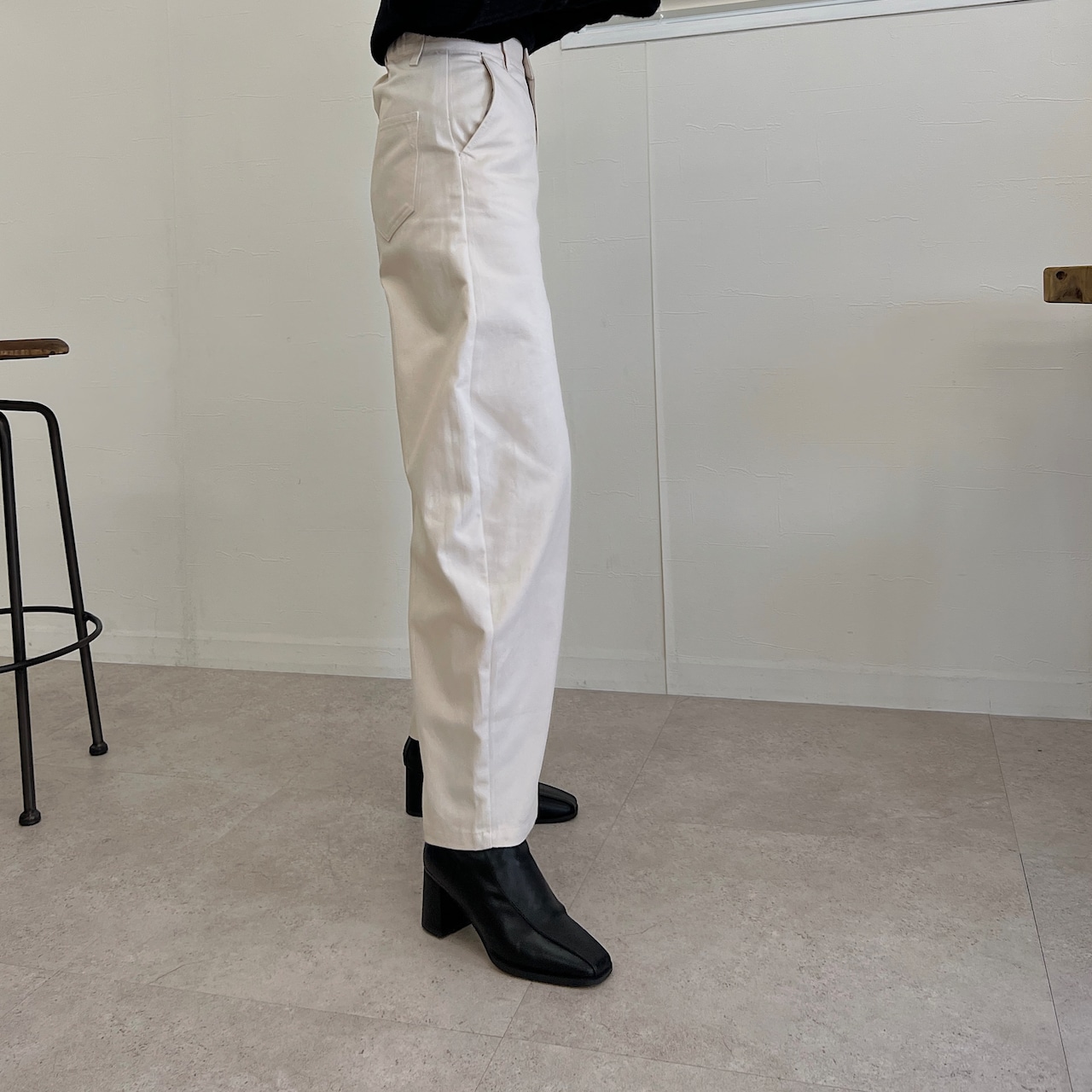 round silhouette twill pants