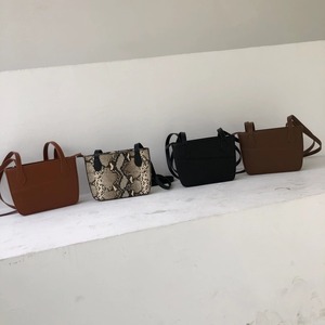 切り替えライン入り　ショルダーバッグ　AS103-003