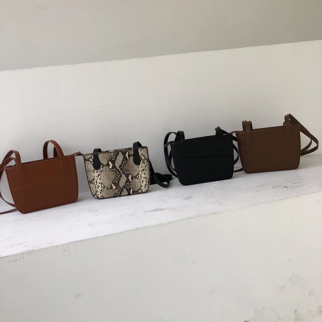 切り替えライン入り　ショルダーバッグ　AS103-003