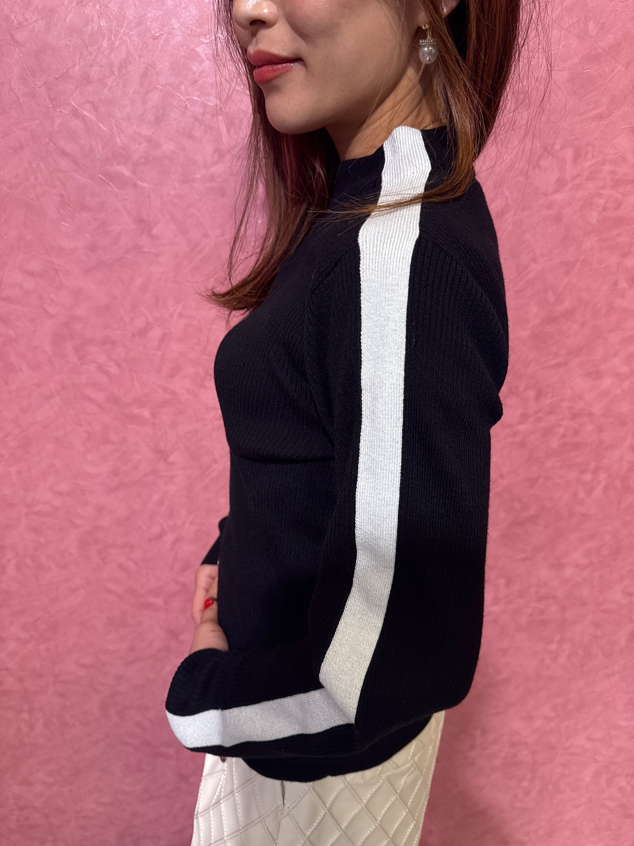 ロージー  Rosiee 袖ラメラインリブニット