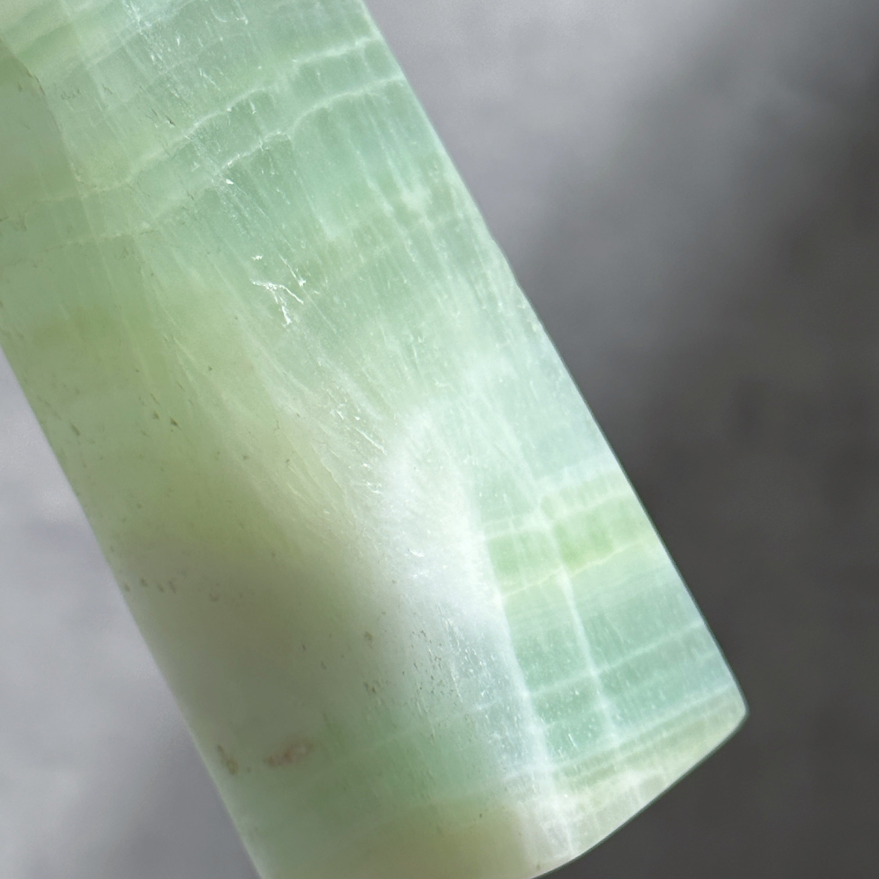 ピスタチオカルサイト タワー95◇Pistachio Calcite◇天然石・鉱物