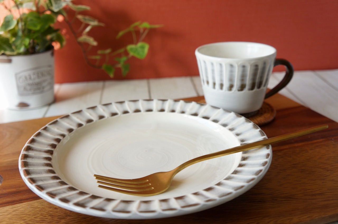 小石原焼　蔵人窯　リム付き洋皿（大）刷毛目　②　[29-467]