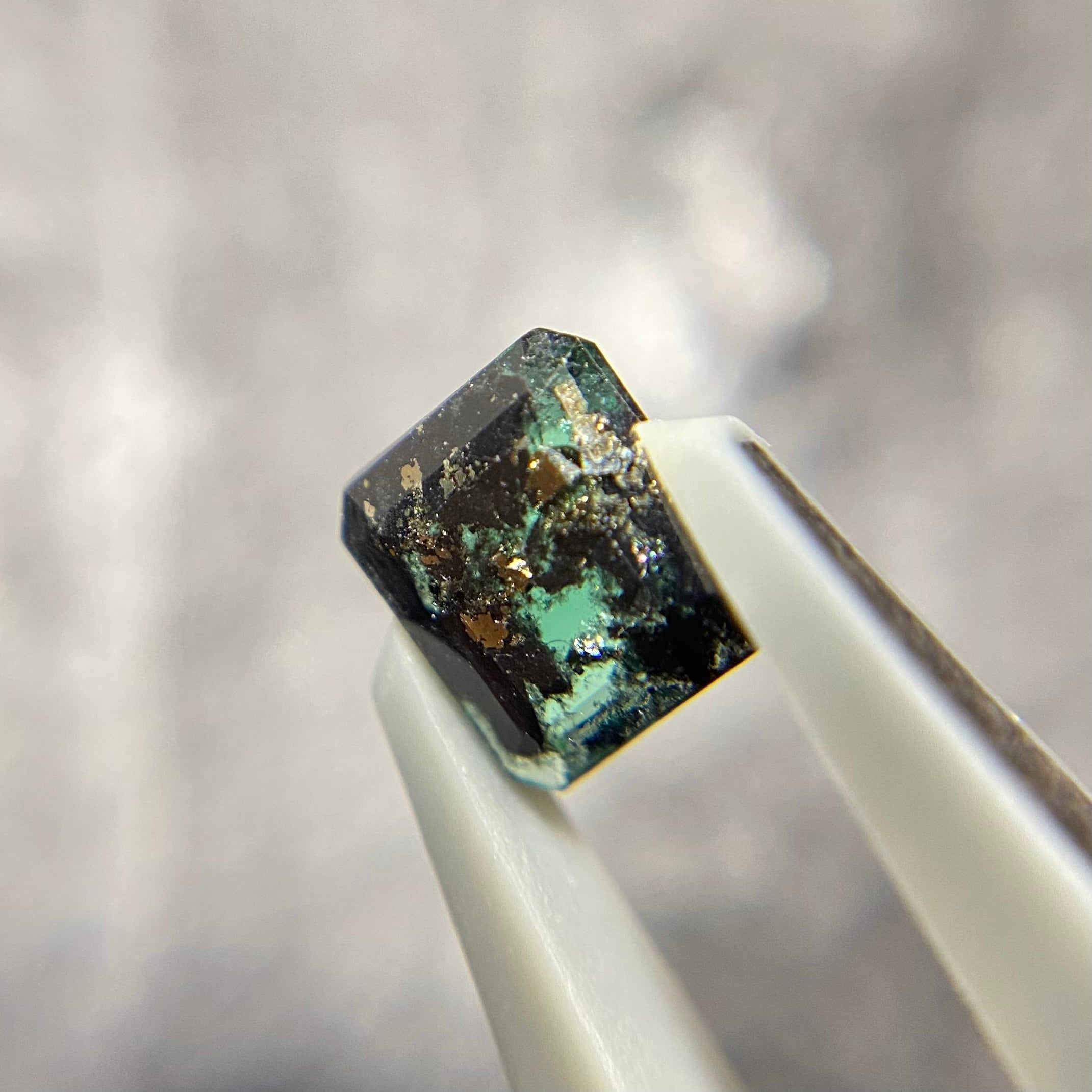224 宝石質 コロンビア産 エメラルド パイライト パイライトインエメラルド ルース コロンビア・ムゾー産 0.52ct | PAY ID