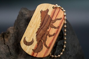 【 木材の女王】チューリップウッド ドッグタグ 象嵌 闊歩