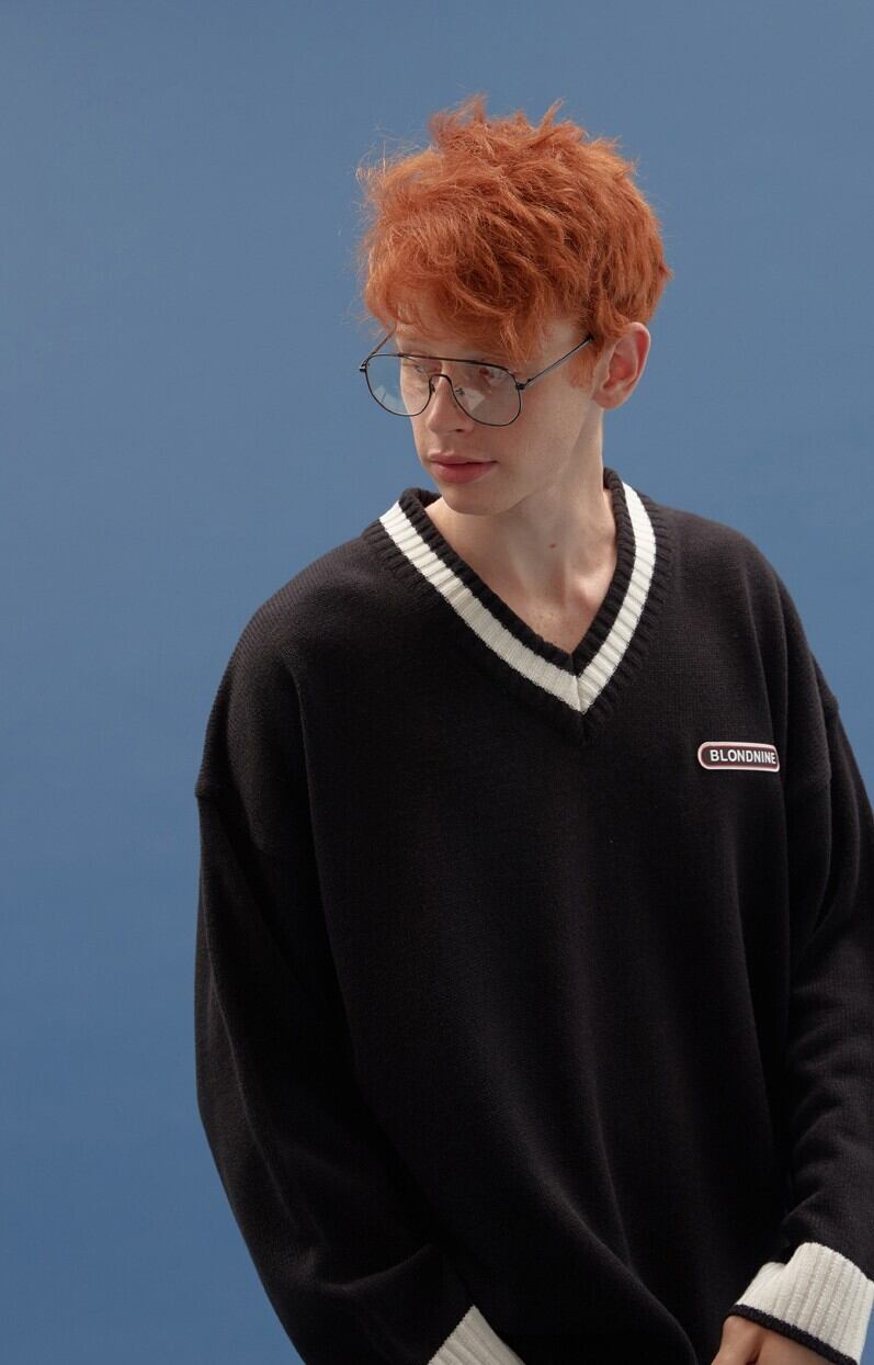 ☆Stray Kids リノ 着用！！【BLONDNINE】BASIC V NECK KNIT