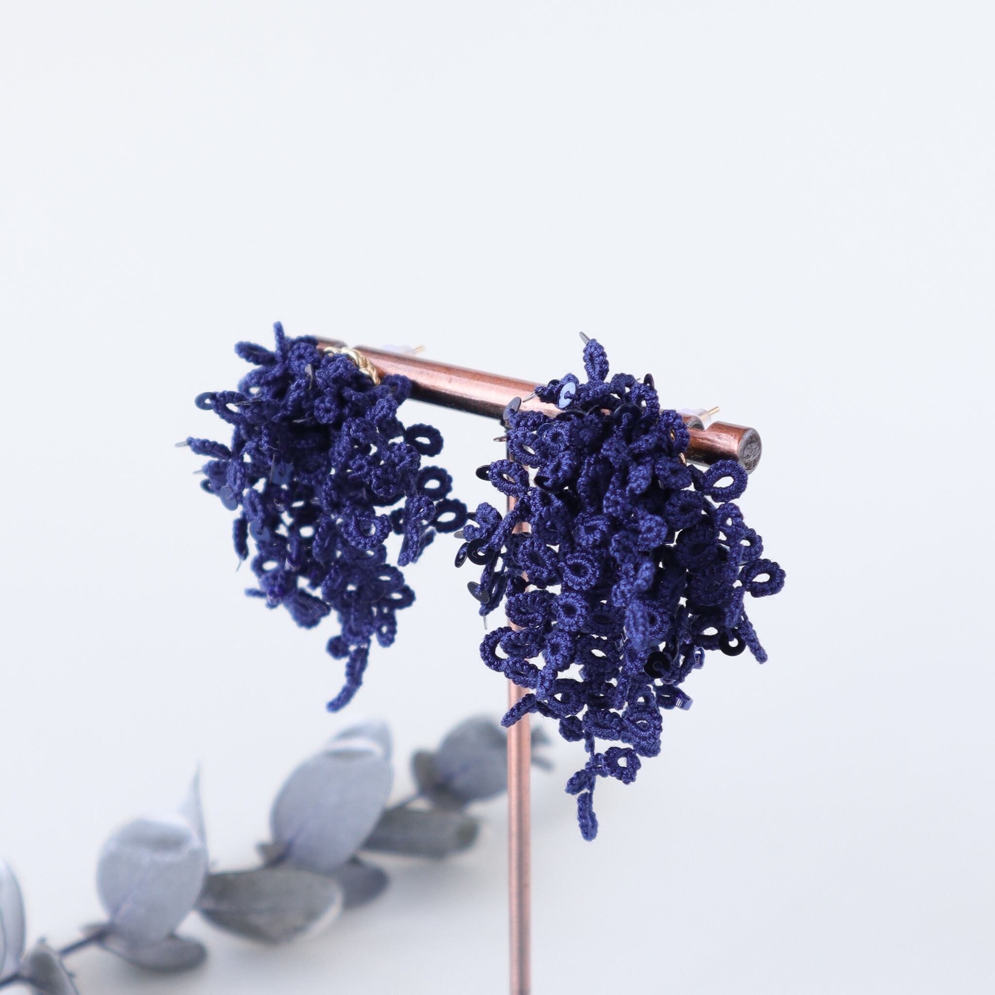 タティングレースのピアス Fluffy fit＜フラッフィー フィット＞Navy ※イヤリングに変更可