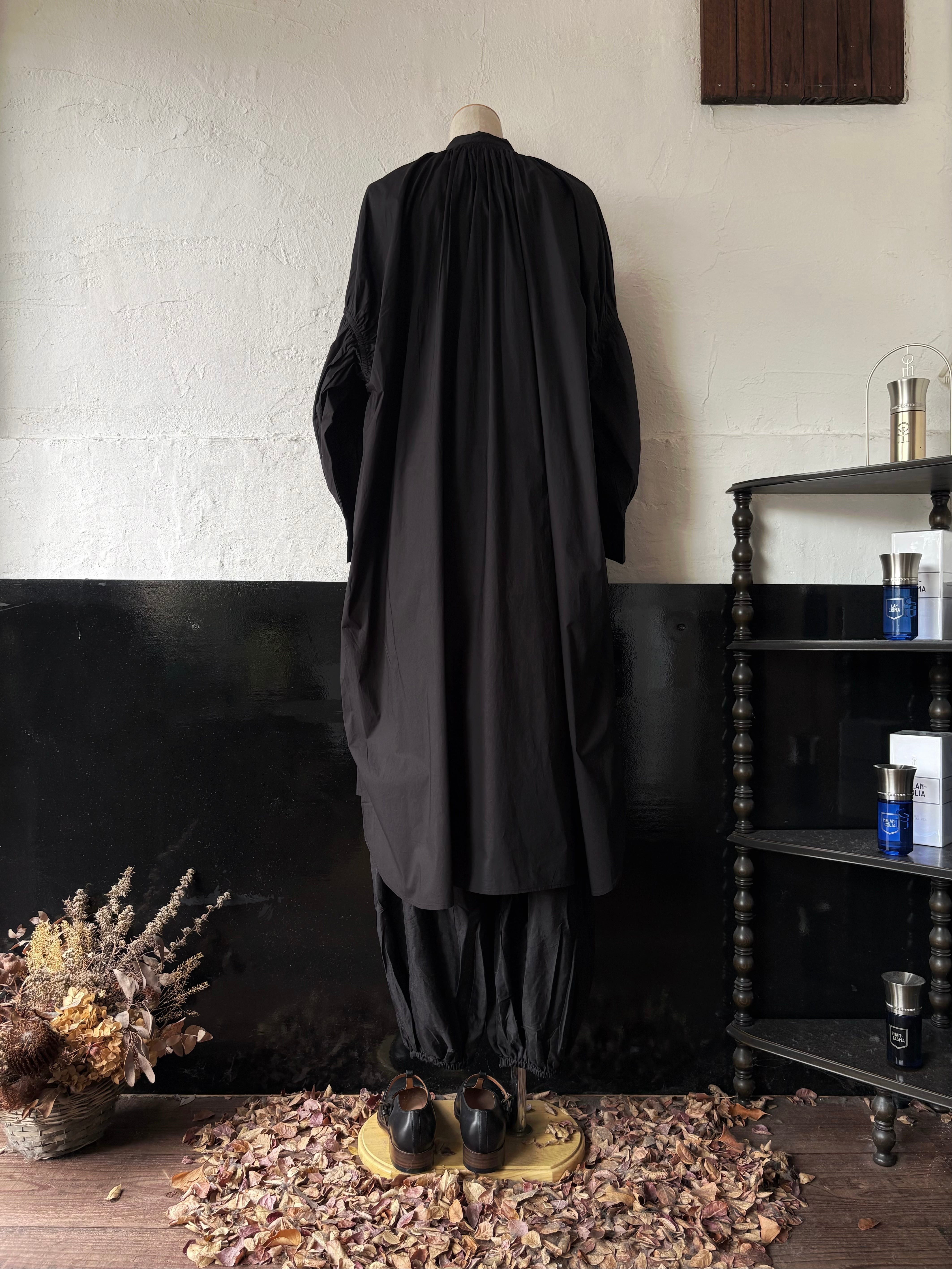 Pau thongvird Gather Big Shirt パウソングヴァード Pau thongvird HARIKA gather big shirt black | TALE COCOON