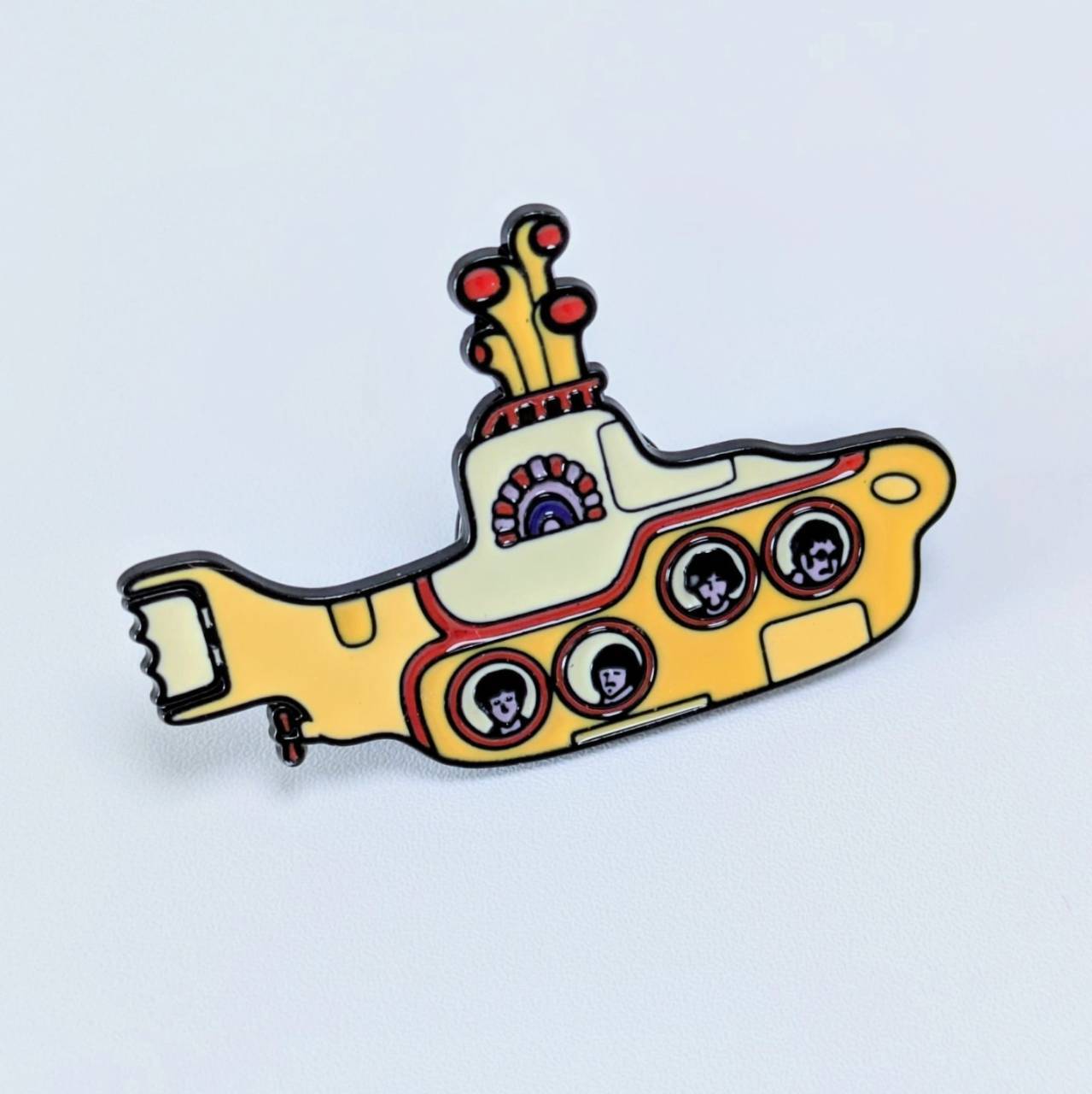 送料無料！ ★ピンズ PINS★ピンバッジ 【 Yellow Submarine ( イエローサブマリン )】The Beatles / ビートルズ  『黄色い潜水艦』 〚アメリカン雑貨 アメトイ〛