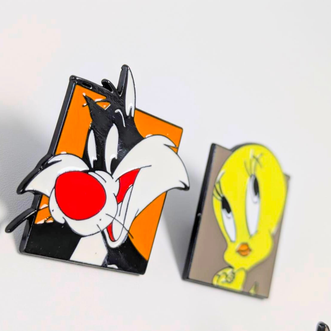 送料無料! ★ピンズ PINS★ピンバッジ 【 Looney Tunes( ルーニーテューンズ ) )】 4P SET / ピンズセット 〚アメリカン雑貨 アメトイ〛