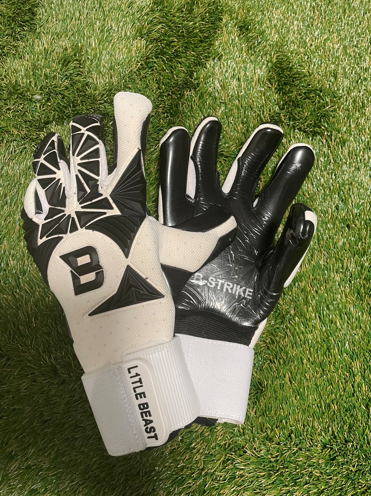 B-STRIKE　WHITE IMPACT 生産終了モデル