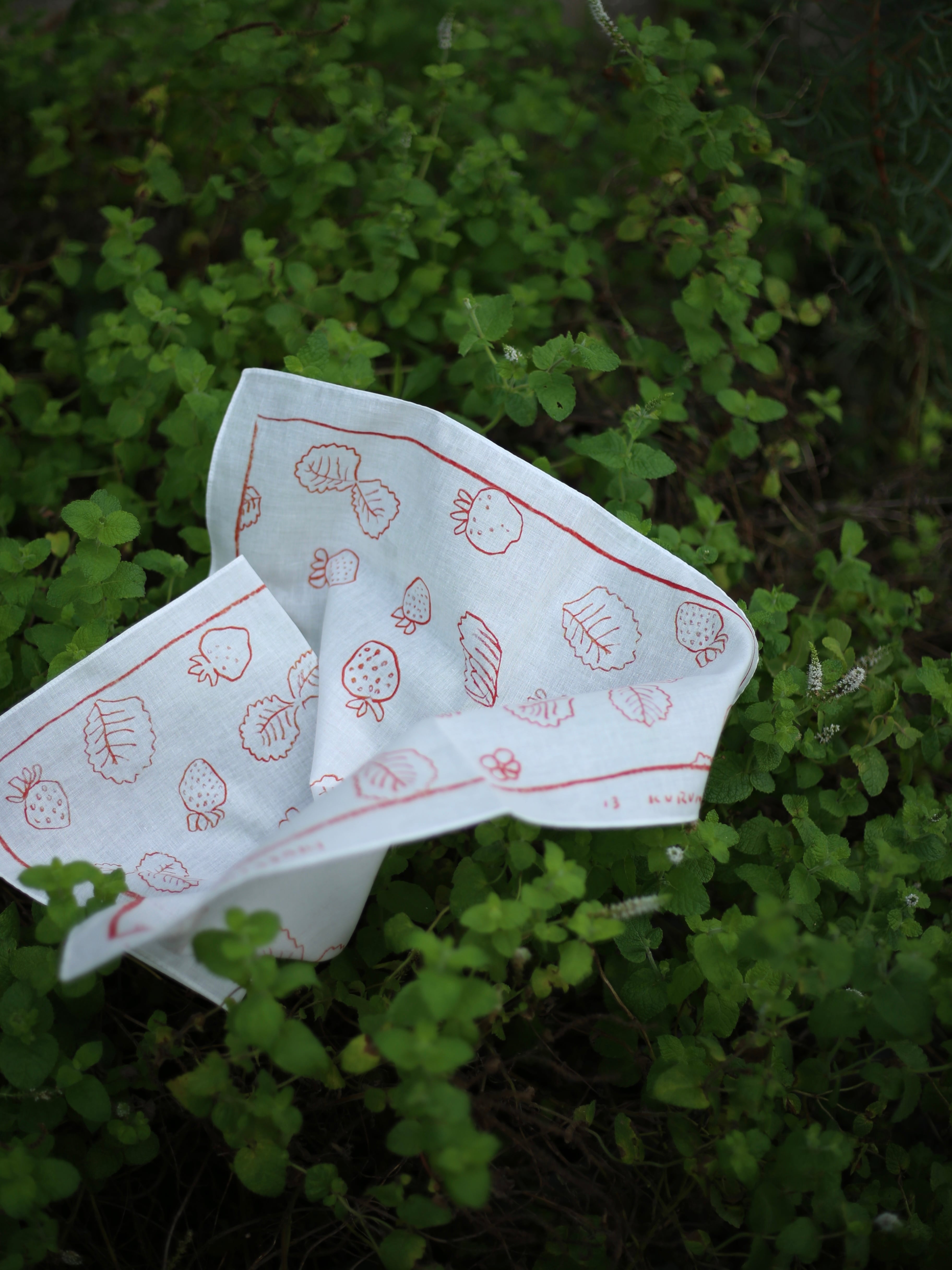 いちごのハンカチ