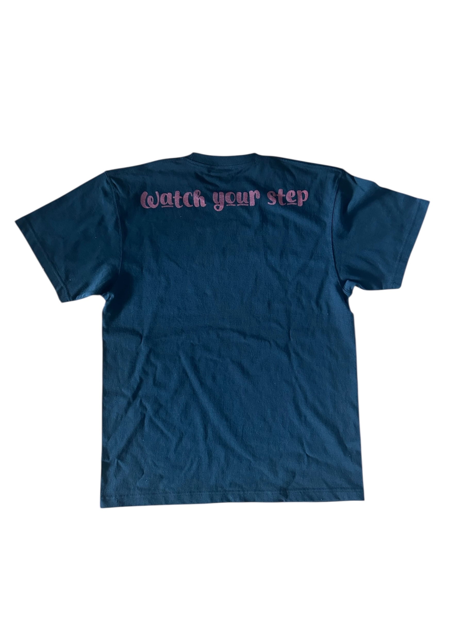 Watch your step Tシャツ | CHEEKY ANELA