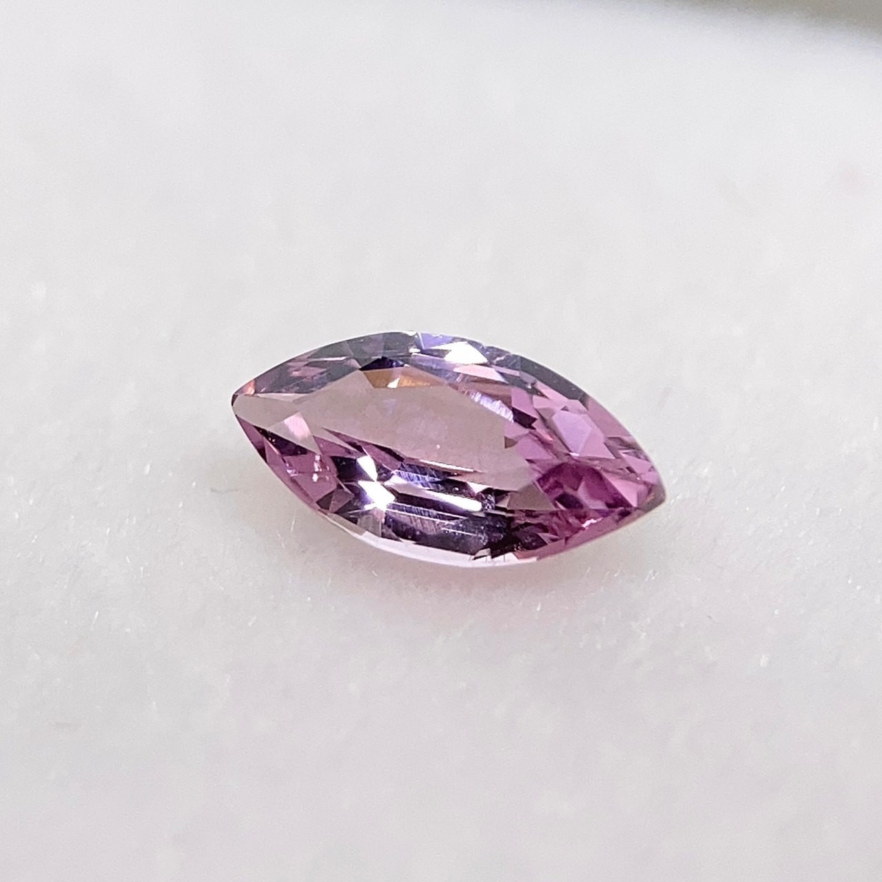 スピネル マーキスカット ルース 0.40ct ピンク系 約7mm×3.5mm r-0657