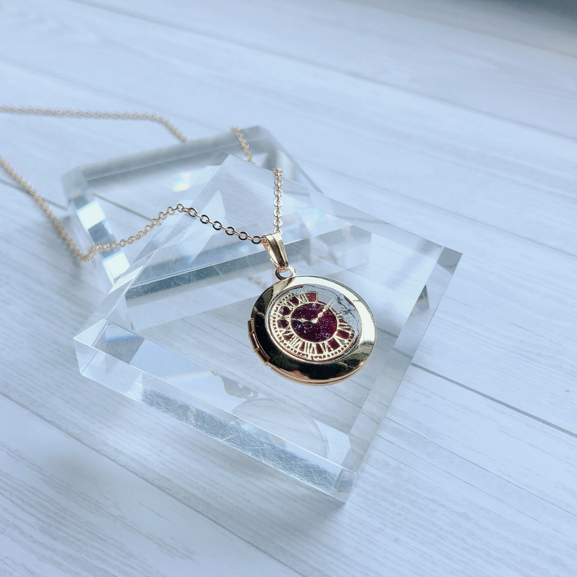 Deep sphere antique ロケットペンダント(ゴールド×ボルドー)