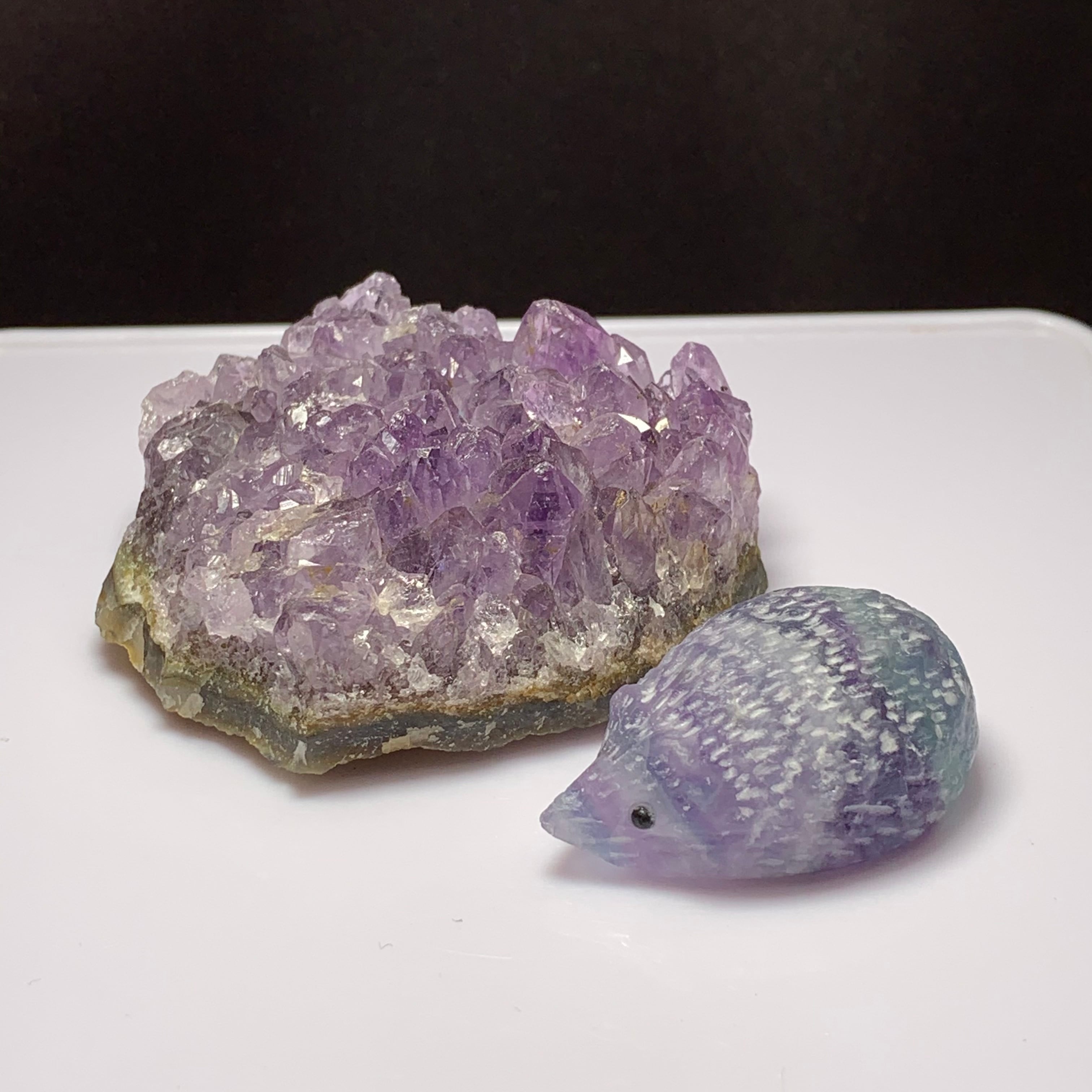 マハラシュトラ産☆アメジストクラスター掛けるフローライトハリネズミ