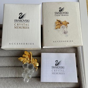SWAROVSKI ブローチ