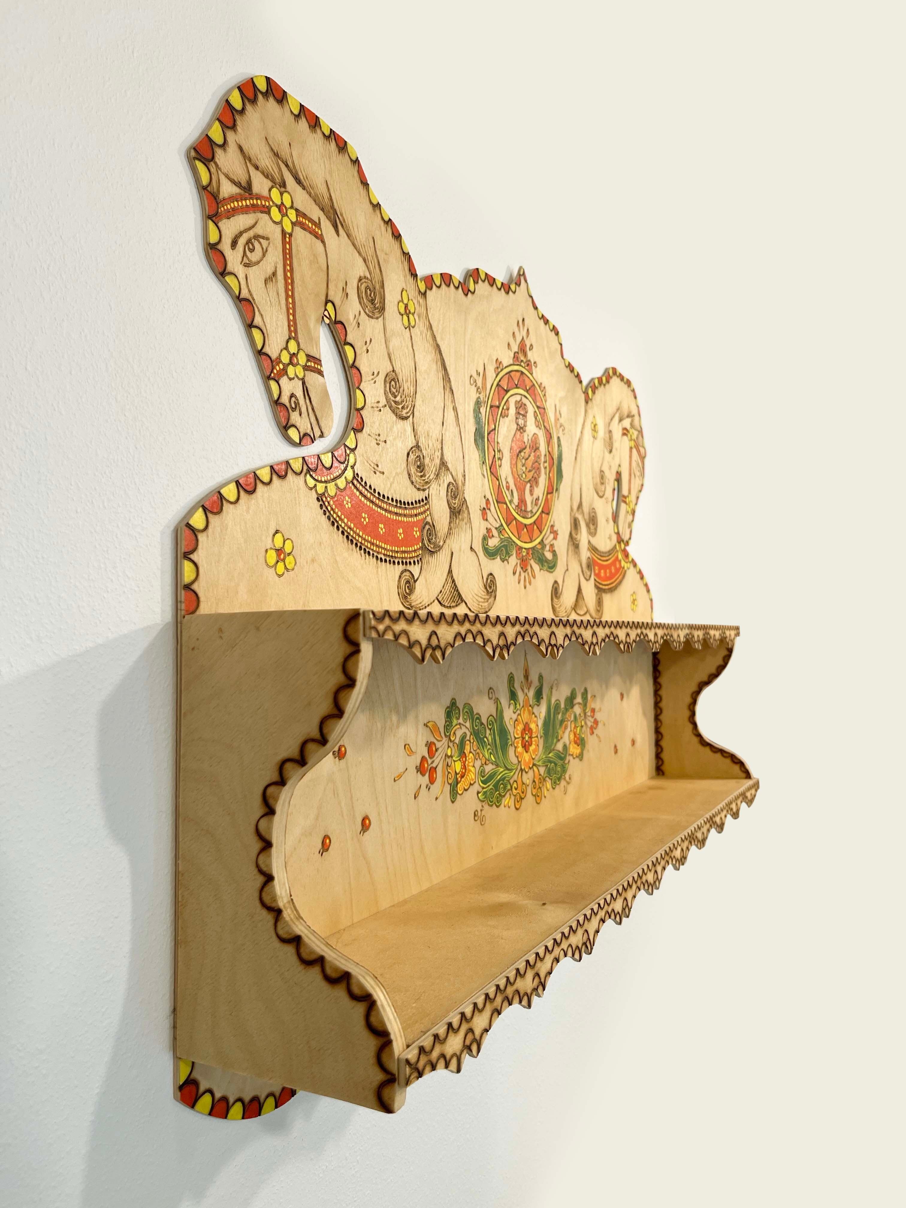 飾り棚(タチアナ・ザマノワさん作)