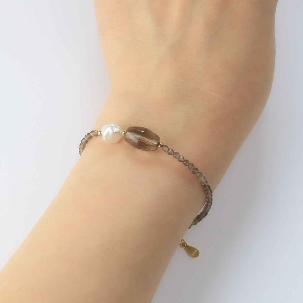 さりげなくつけやすいカラー！ スモーキークォーツ & パール シルバーブレスレット br1016