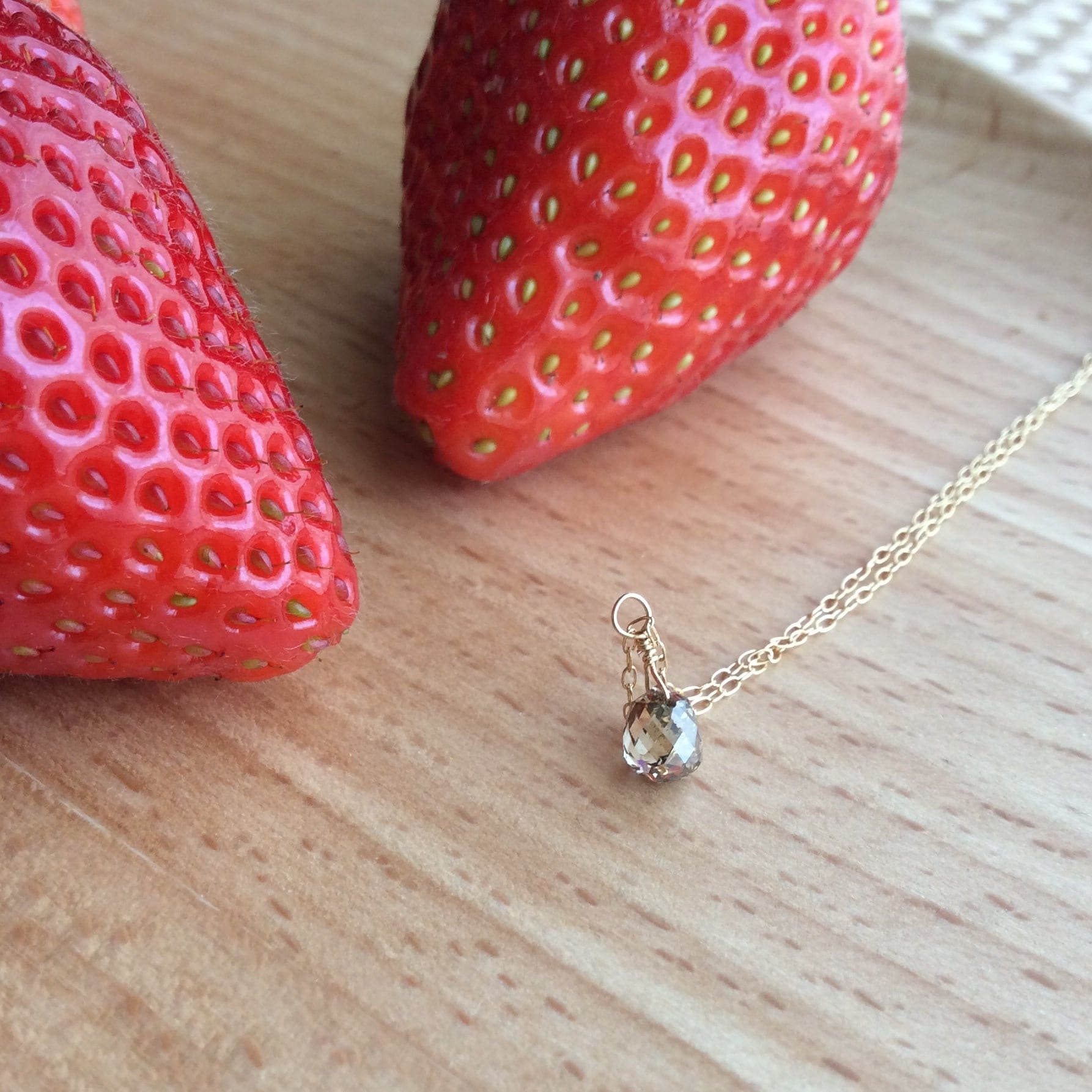 大粒ブリオレットダイヤのキラキラどんぐり！？ダイヤの一粒ネックレス