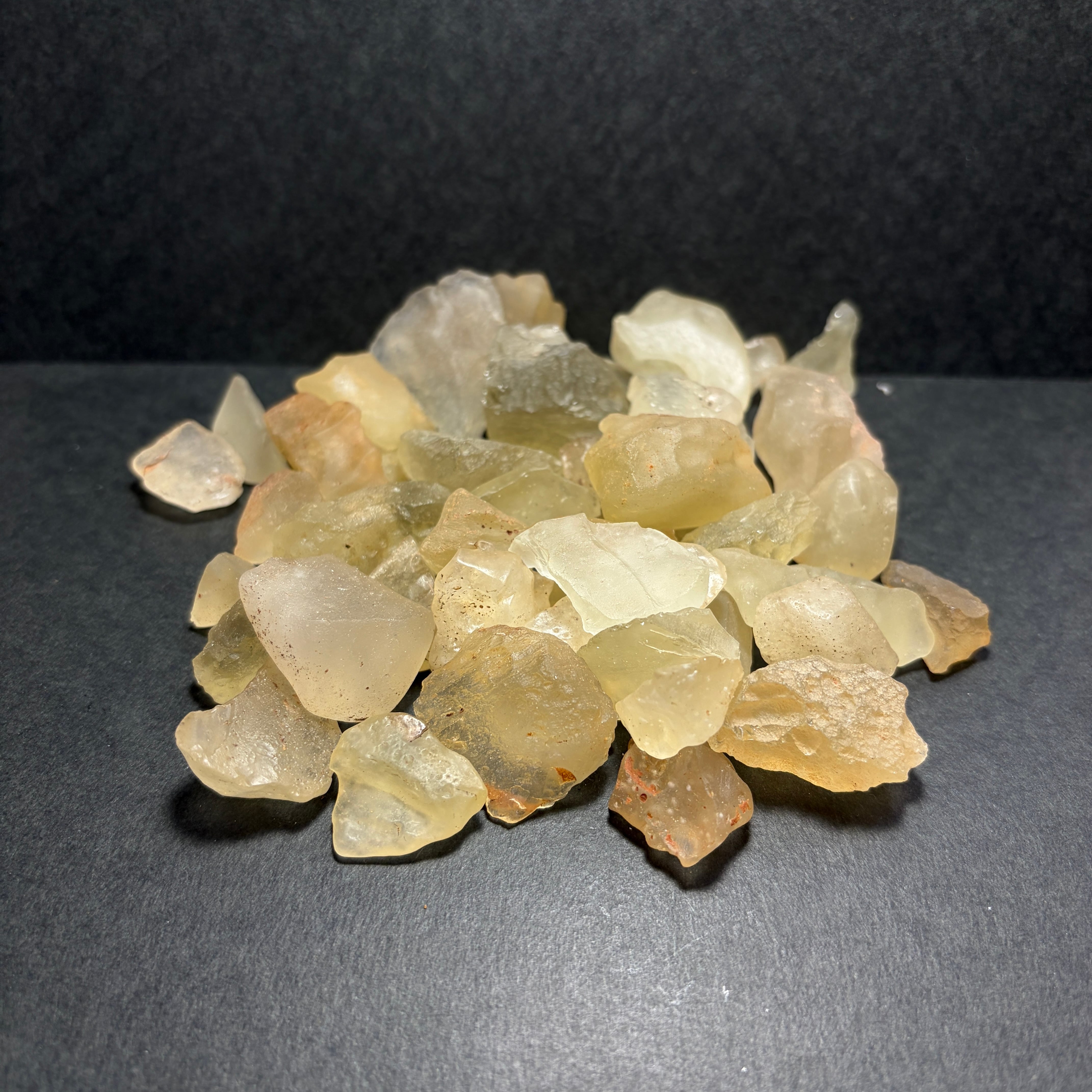 リビアングラス 50g 隕石産物　天然ガラス　メテオライト　隕石 人気商品】リビアングラス Libyan desert glass 26101304 | 【隕石屋