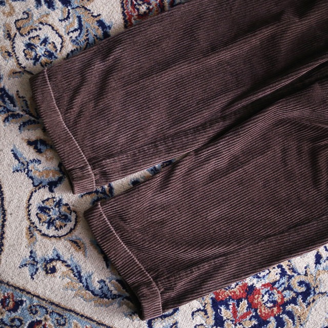 2-tuck tapered silhouette dark brown wide corduroy pants