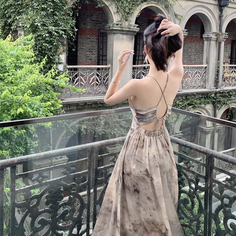 【新作】【送料無料】 新しい中国ホットガール水墨画背中の開いたサスペンダードレス女性の夏の新しい海辺の休暇フレンチスタイルのロングドレス 0225177764740