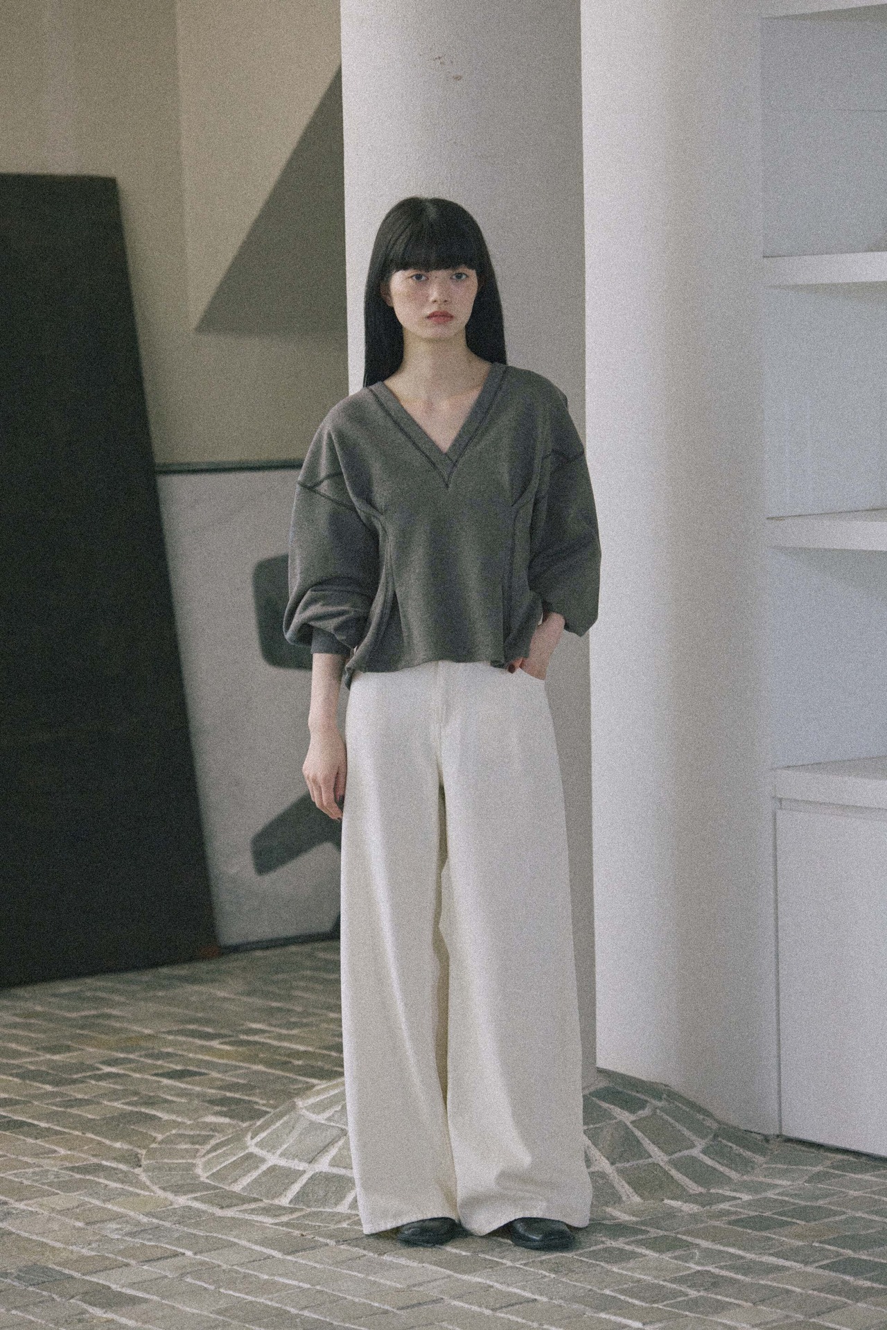 DU260712 Vneck Tuck Design Sweat