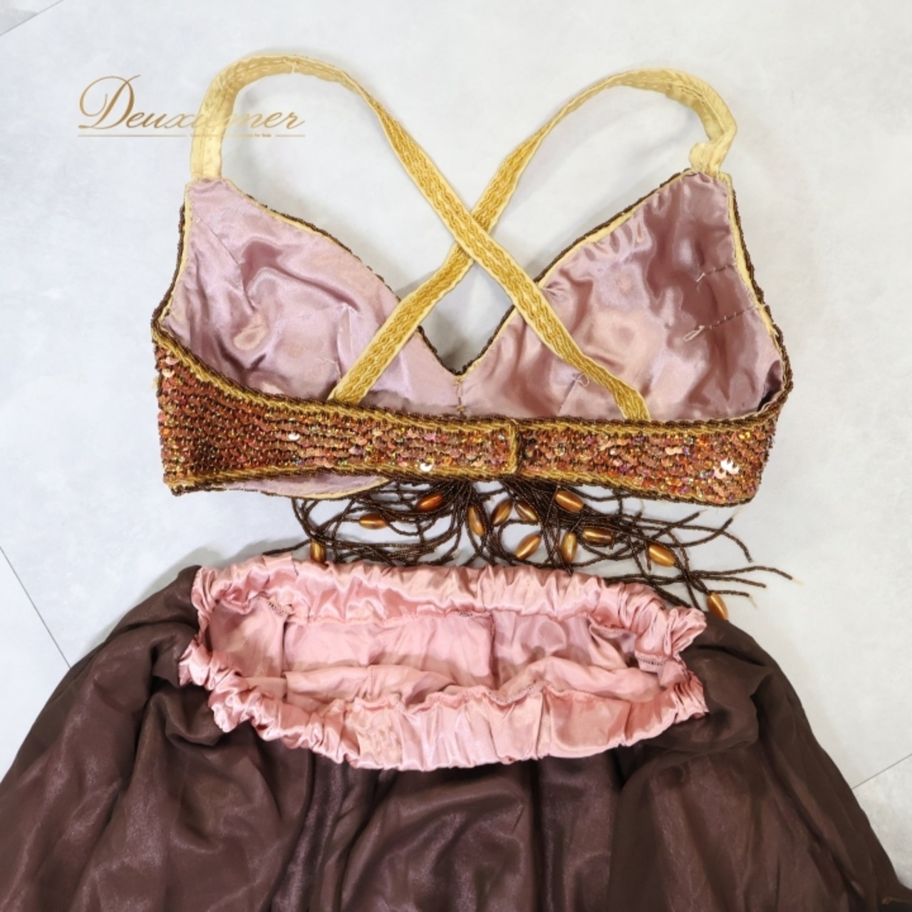 ベリーダンス オリエンタル 衣装 上下セット ブラウン系 トップス スカート チョーカー ベール アーム アーム飾り 茶 金 ラインストーン ビーズ フリンジ 透け感 豪華 装飾 華やか セット ダンス衣装 ステージ イベント ピンク系 ゴールド系