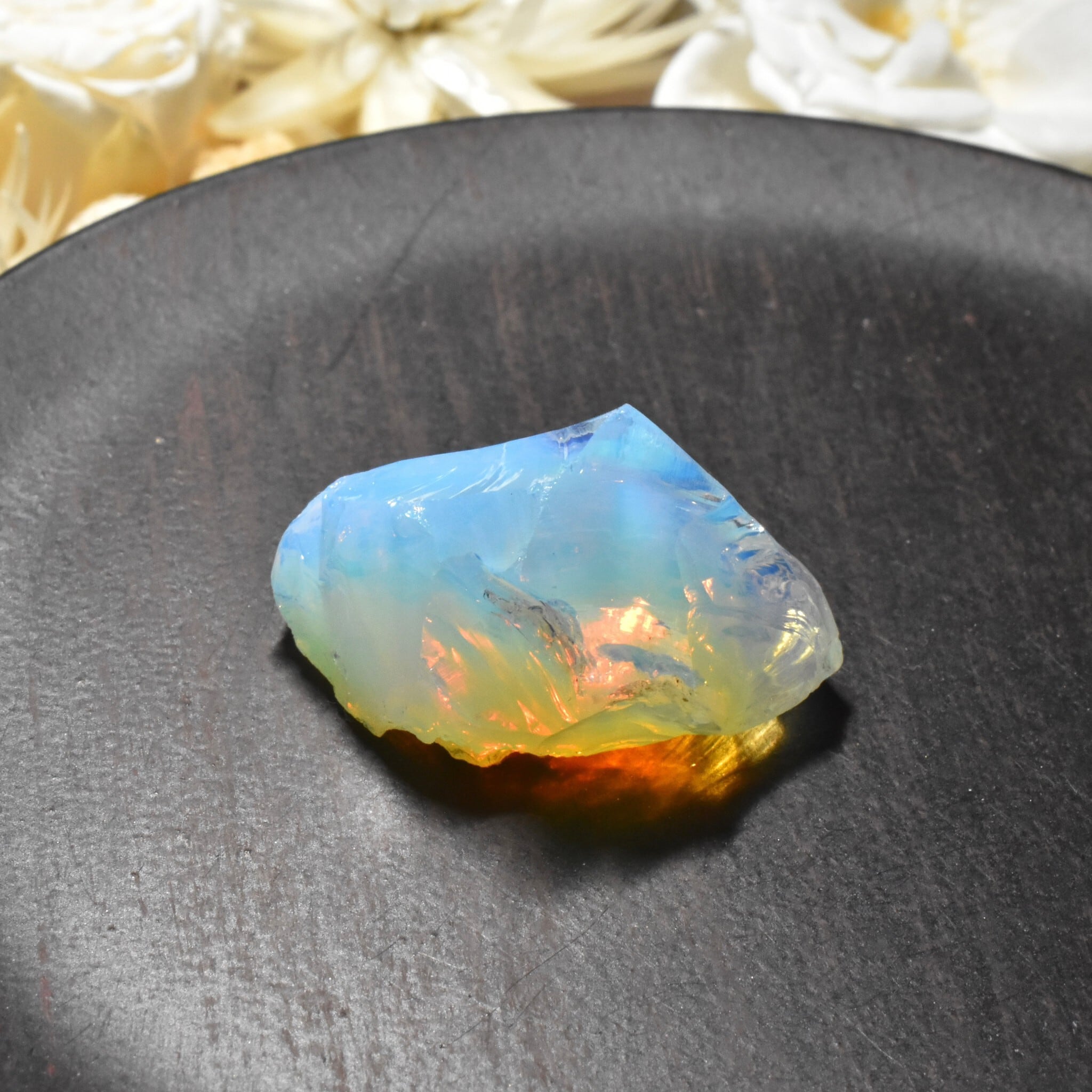 インドネシア産アンダラクリスタル原石 シャイニングミルクホワイト D