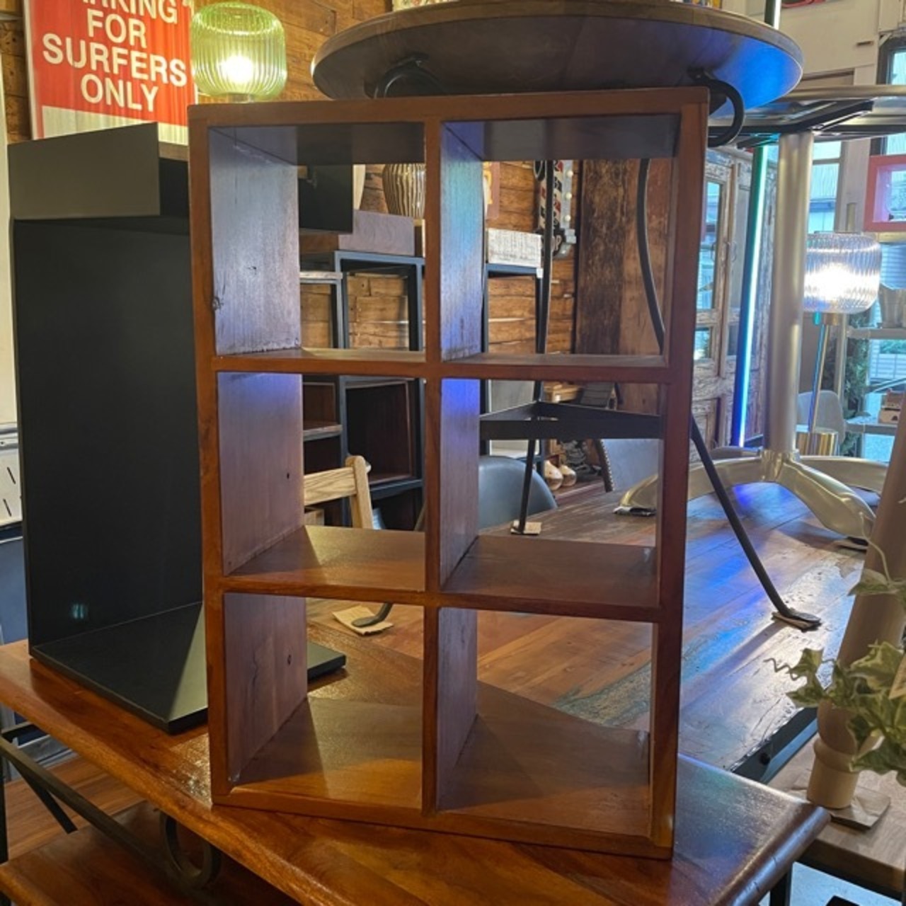 India Acacia Wood  Openwork 6-Sided Rack / インド アカシア6面すかしラック 天然木 ラック カラーボックス風 リビング収納 本棚 棚 インテリア ディスプレイラック 木製 ナチュラル クラシック アンティーク風 ギフト プレゼント 引越し祝い 新生活