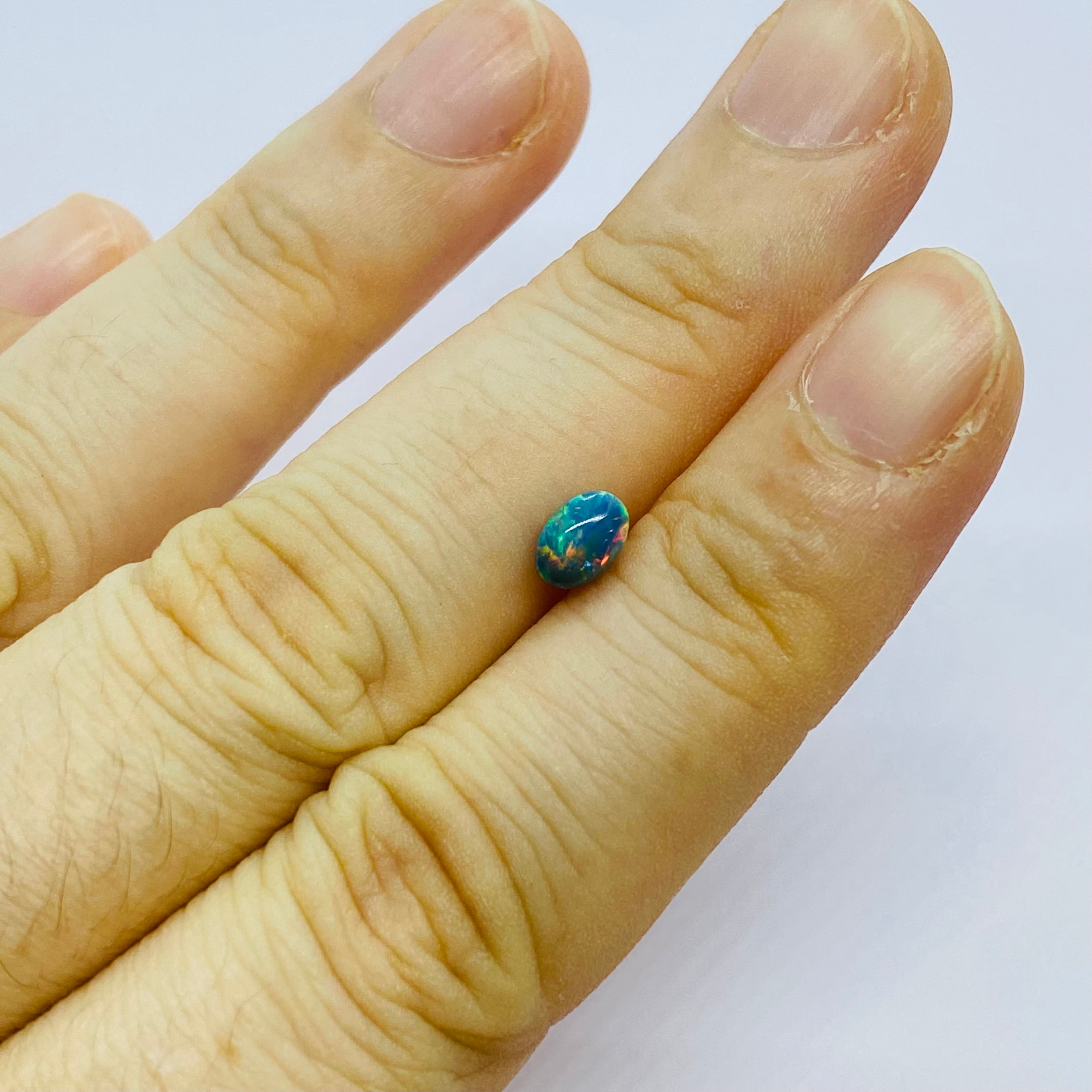 ころんとかわいいブラックオパール