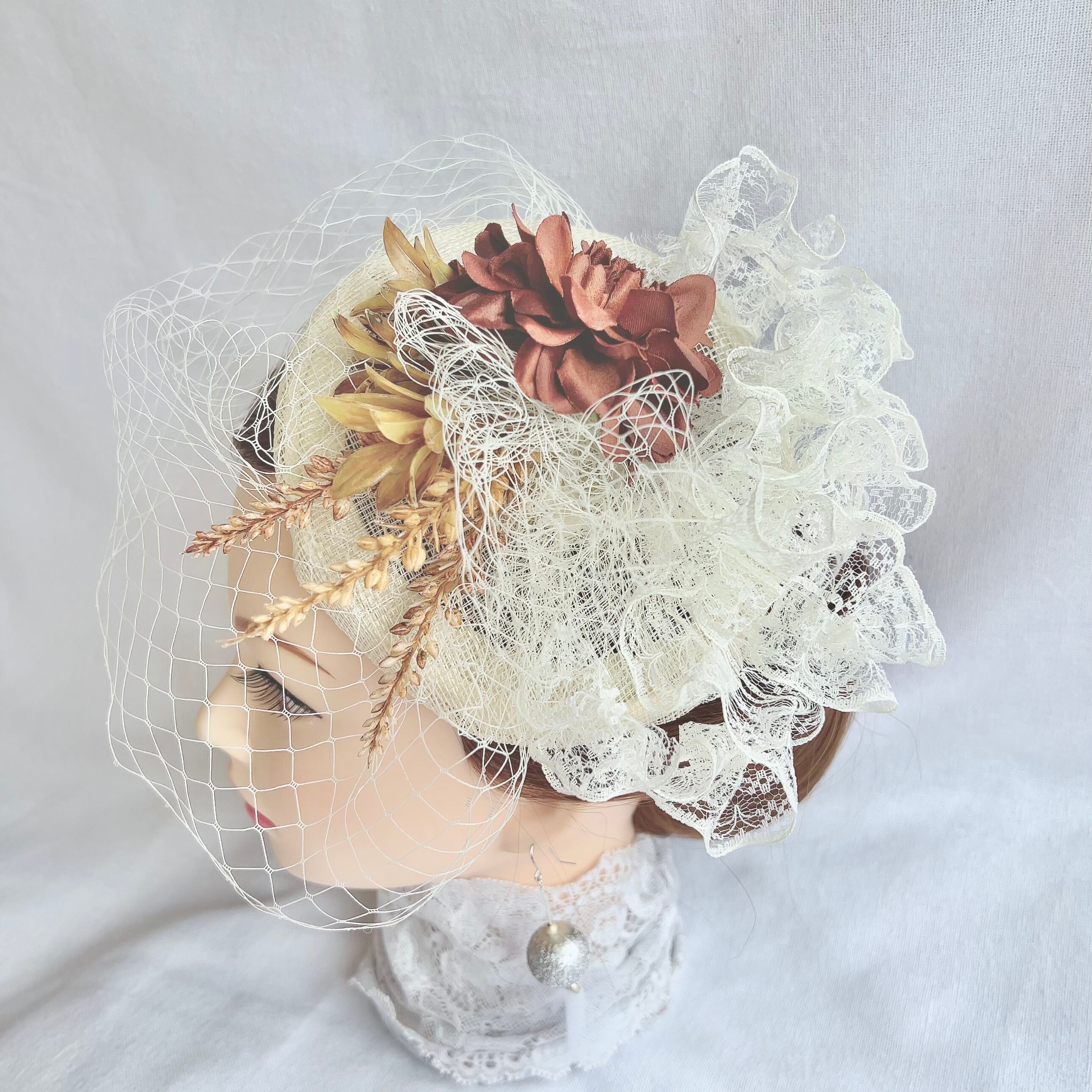 オフホワイトのレースレーストークハット