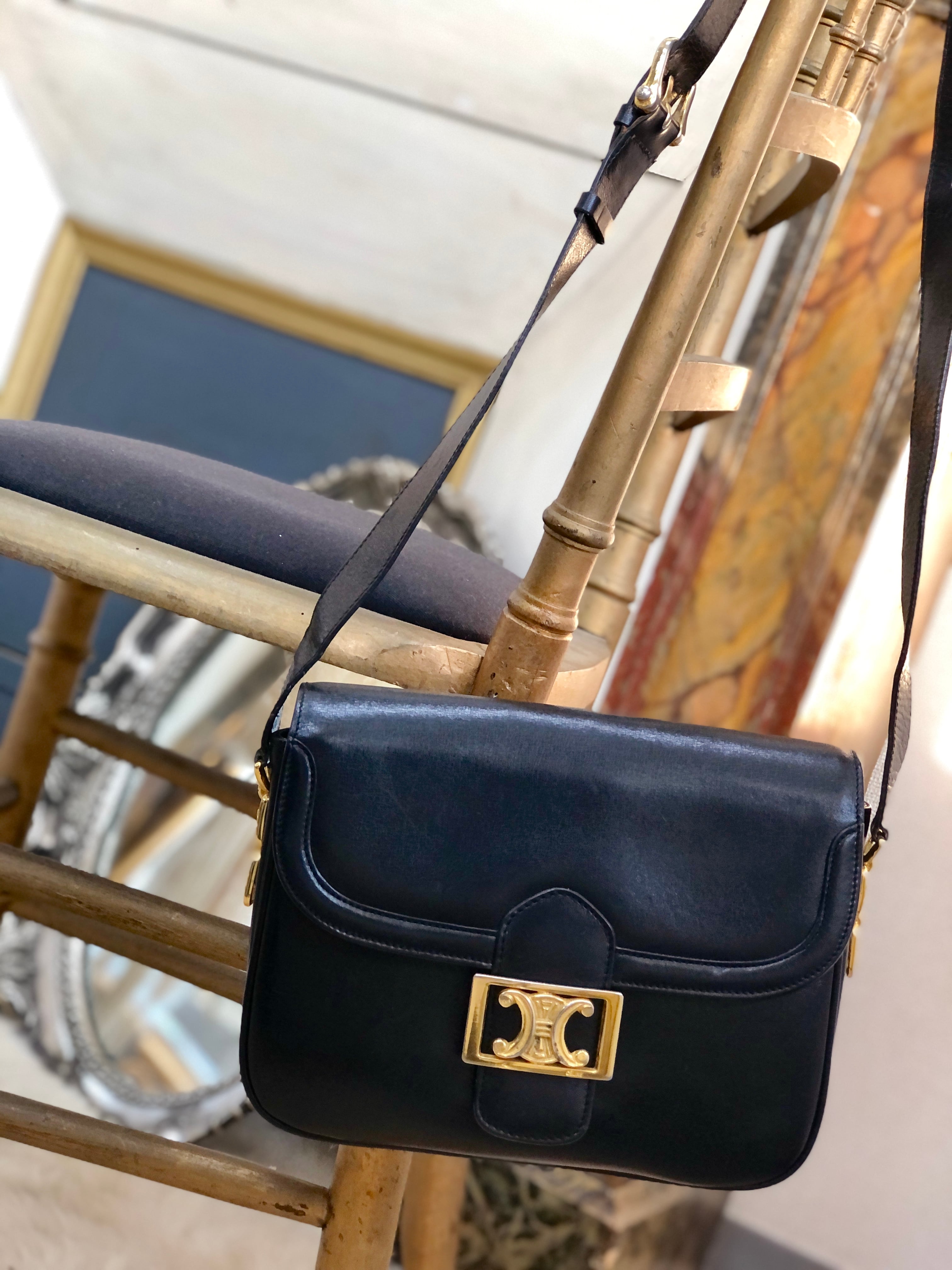 CELINE セリーヌ トリオンフ レザー クロスボディ ショルダー CELINE セリーヌ トリオンフ レザー クロスボディ ショルダー