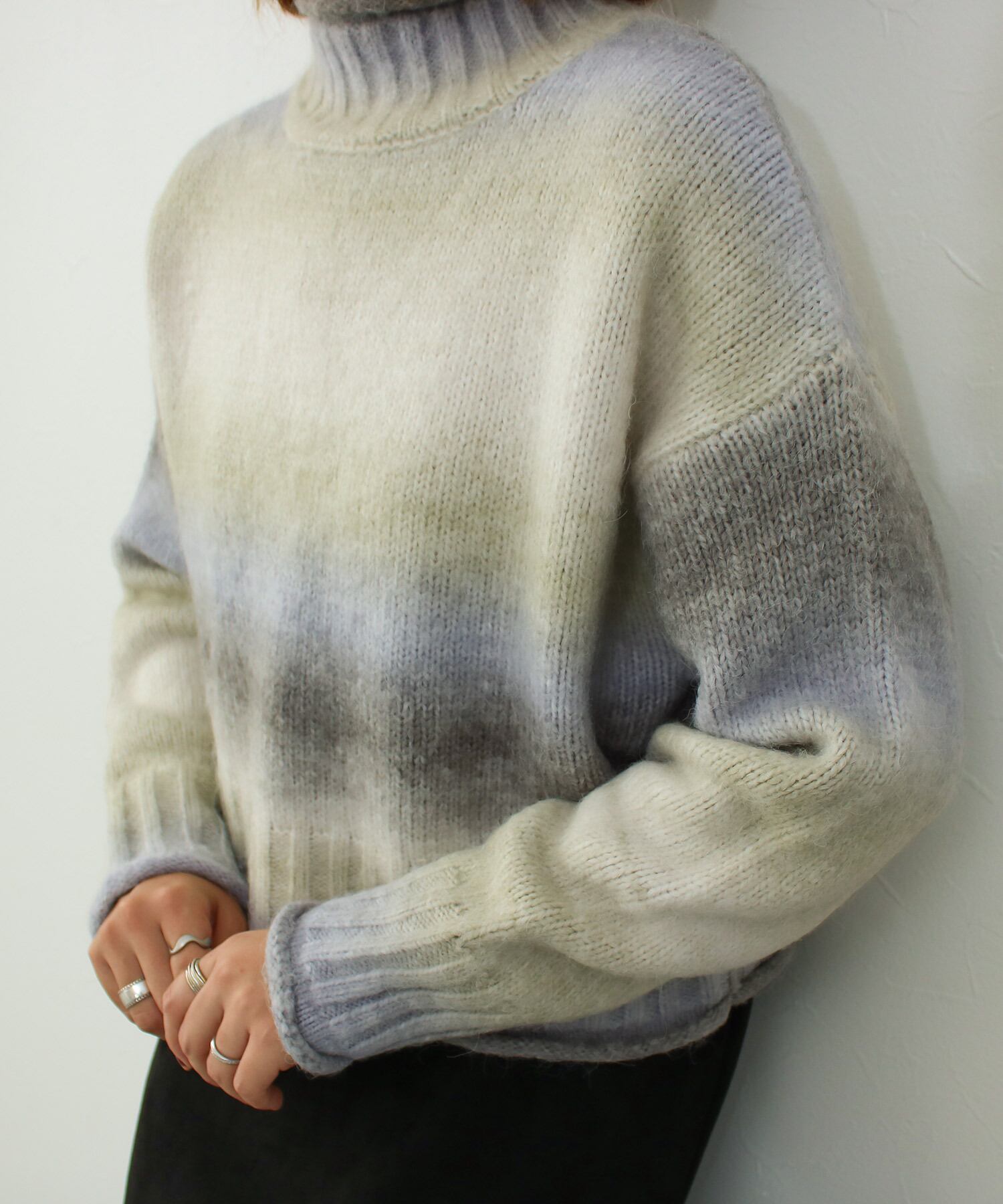 クロップド丈グラデーションニット | SocialGIRL（ソーシャルガール公式）