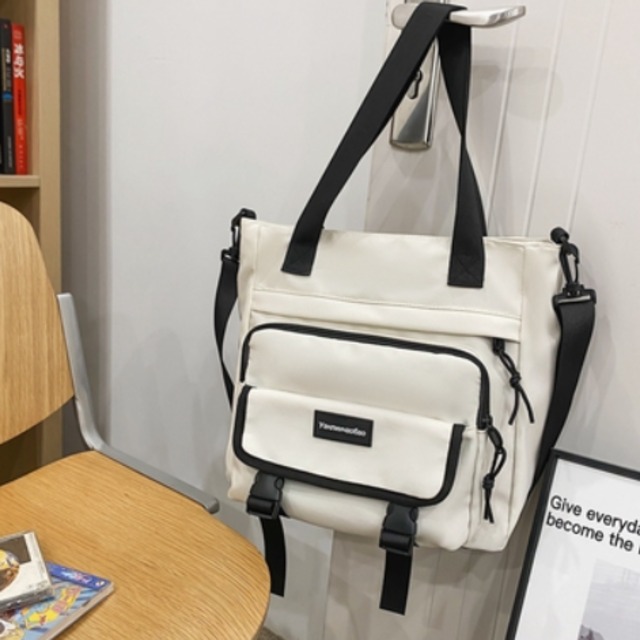 バッグ レディース メンズ ショルダーバッグ ボディバッグ 4色 収納 大容量 便利 軽量 使いやすい スクエア型 ファスナー サイドポケット シンプル カジュアル おしゃれ お洒落 かっこいい ストリート 大人 ラフ メンズライク ボーイッシュ スポーティー 無地 グリーン 緑 ブルー 青 ブラック 黒 ホワイト 白 学生 デート お出かけ 休日 アウトドア旅行 送料無料 公園 コンパクト 春 夏 秋 冬 オールシーズン 10代 20代 30代 韓国 韓国系 普段使い 定番 トレンド お揃い プレゼント