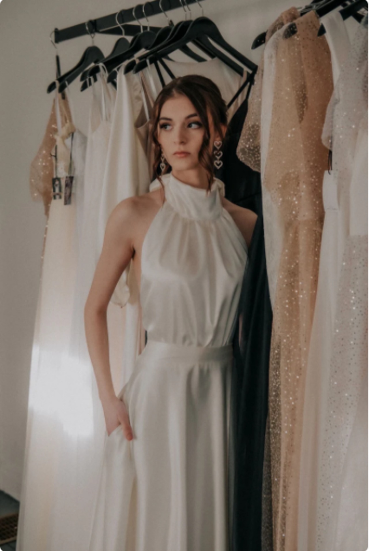 绮丽な ドレス 高級イタリアサテン Aライン ロング ノースリーブ 背中  