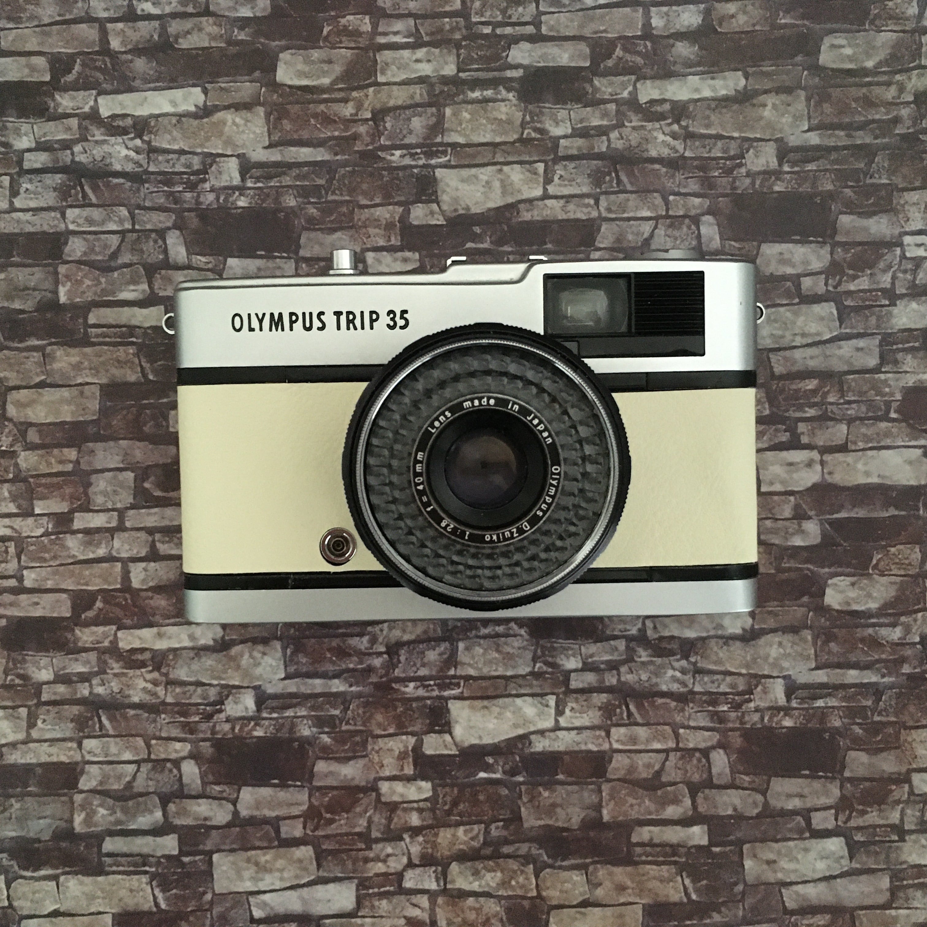 Olympus TRIP 35 <ミルキーホワイト>