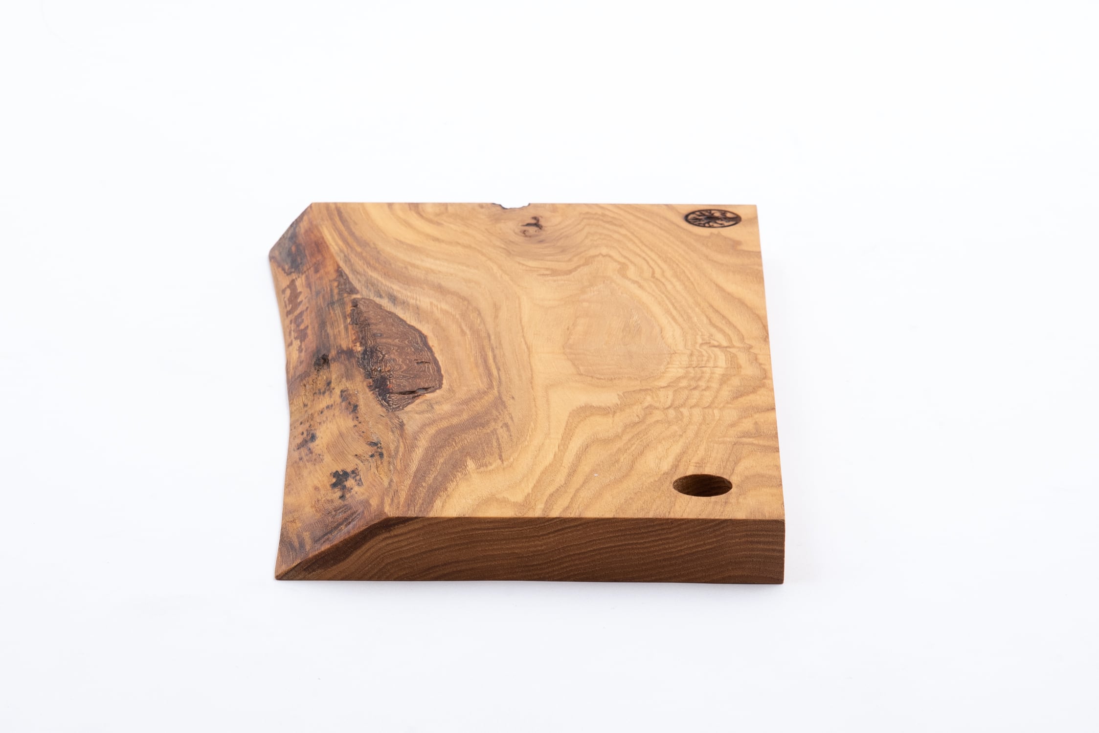 ライブエッジ・無垢材カッティングボード（国産・栗） | tertius