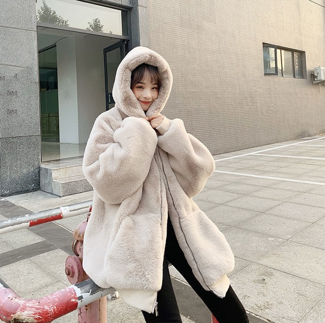 アウター レディース  袖あり 長袖 もこもこ モコモコ ふわふわ フード付き かわいい 大人可愛い シンプル カジュアル 大人 おしゃれ お洒落 かっこいい レトロ 大人可愛い 大人女子 こなれ感 ラフ ラブリー キュート ガーリー ルーズ 個性的 クール モード系 送料無料 存在感 抜け感 ゆったり ゆる 無地 秋 冬 10代 20代 30代 40代 女性用 ママ 学生 通学 デート お出かけ 送料無料 女子会 休日 旅行 着回し 普段使い 重ね着 韓国 韓国系 ファッション コーデ スタイル モテ