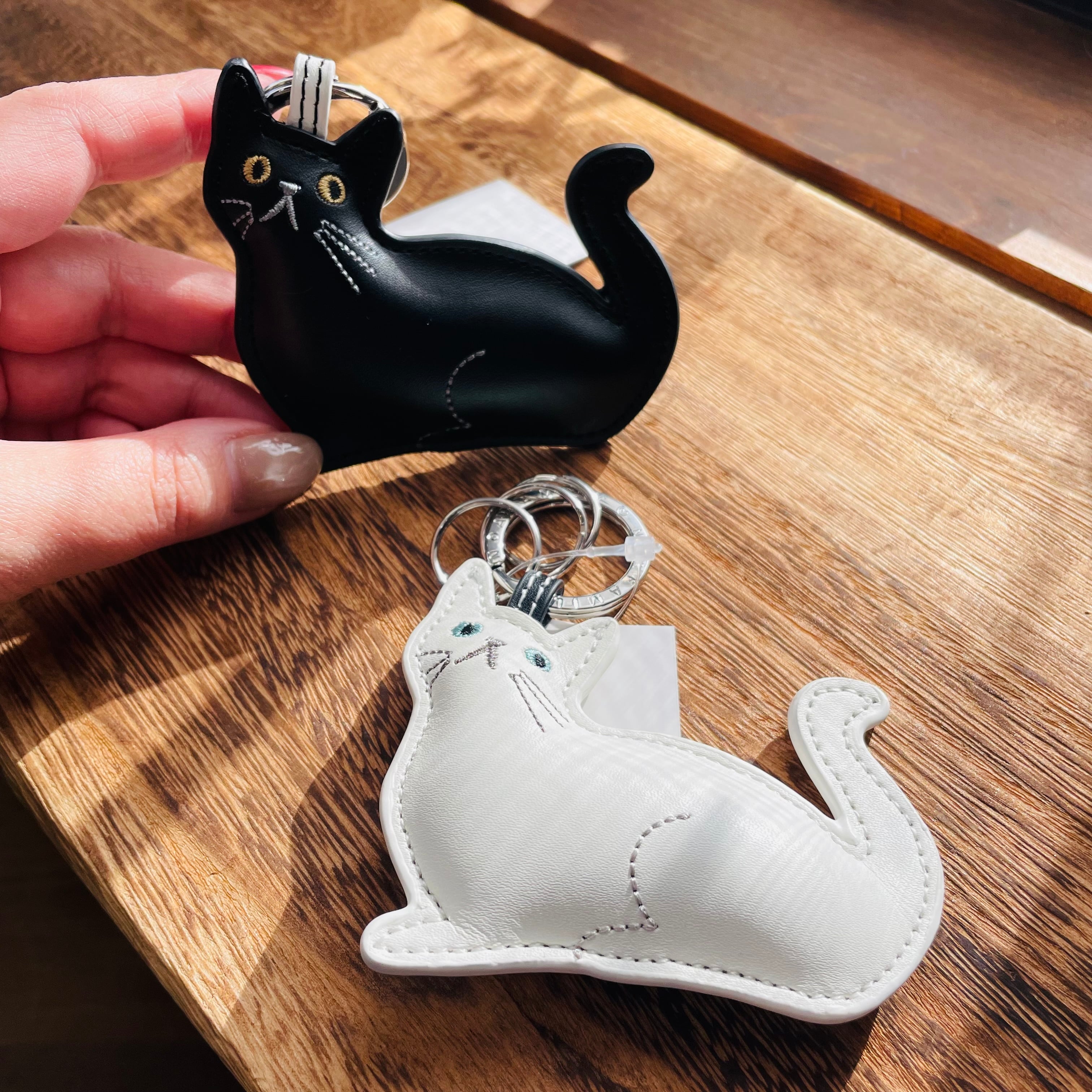 ☆キーホルダー｜キャットキーリング 白猫 黒猫 ねこ ネコ 猫雑貨 猫グッズ キーホルダー かわいい  プレゼント 贈り物