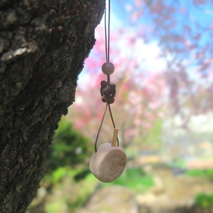 【一点物】✦⋆.八ヶ岳の森の贈り物 ✦⋆.·考える猫と桜の木とムーンストーンのアロマボトルネックレス ⋆.·✦
