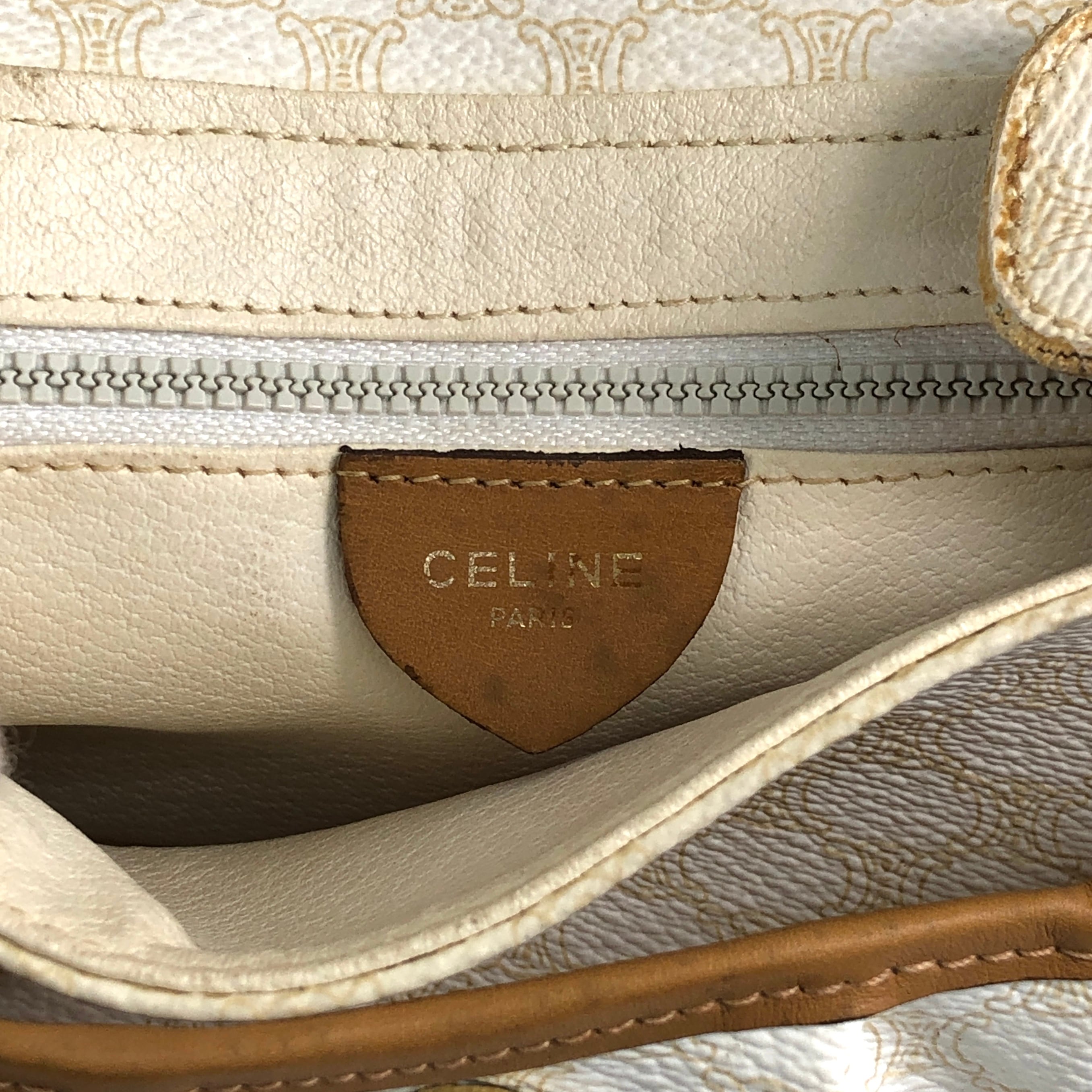 【希少】セリーヌ　マカダム　タッセル付きショルダーポーチ CELINE セリーヌ マカダム ショルダーバッグ ホワイト ブラゾン型押し